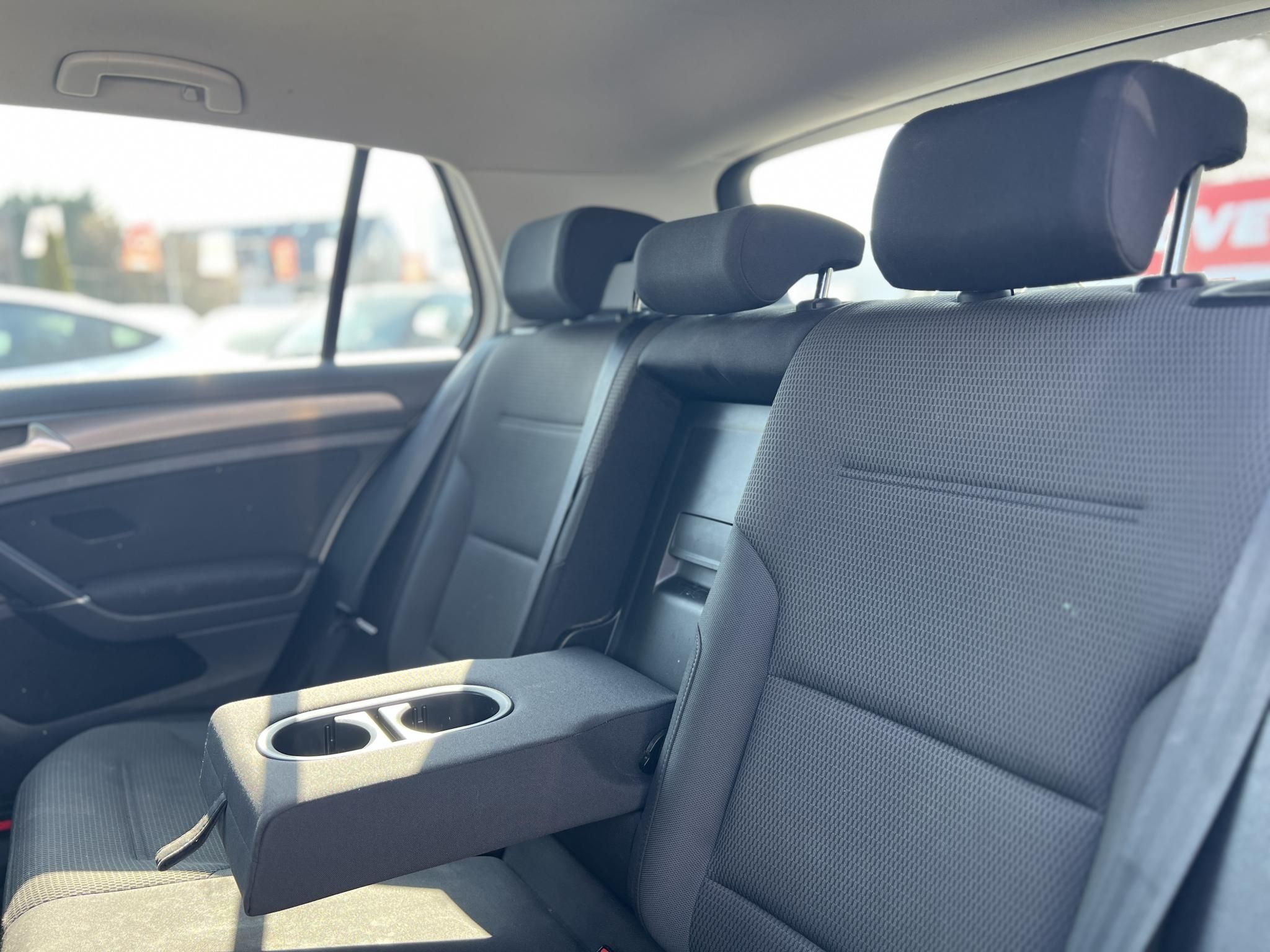 VOLKSWAGEN GOLF VII e-Golf Edition 120e km. 230km hatótáv. 2 töltő kábel. CARPLAY!