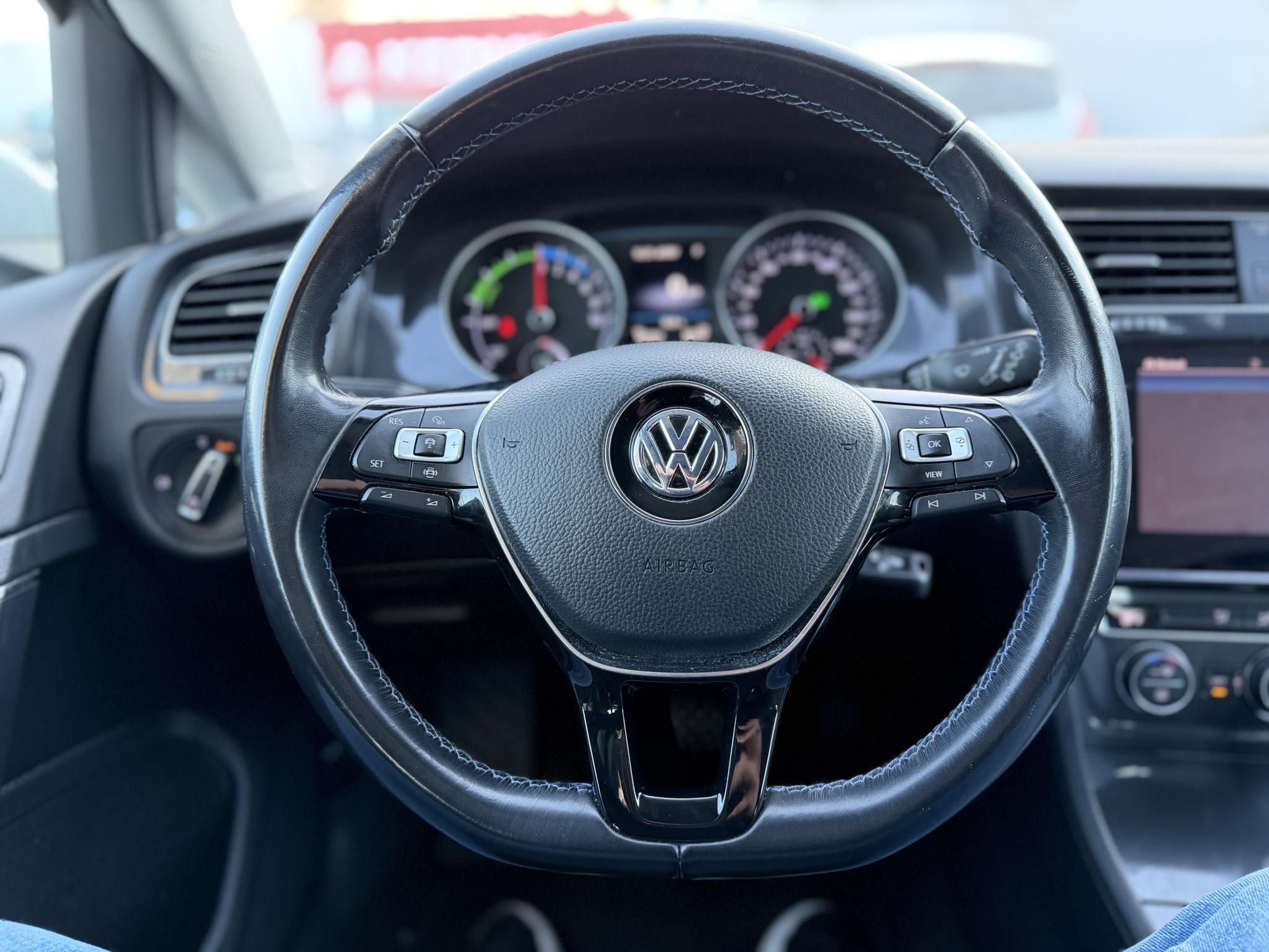 VOLKSWAGEN GOLF VII e-Golf Edition 120e km. 230km hatótáv. 2 töltő kábel. CARPLAY!