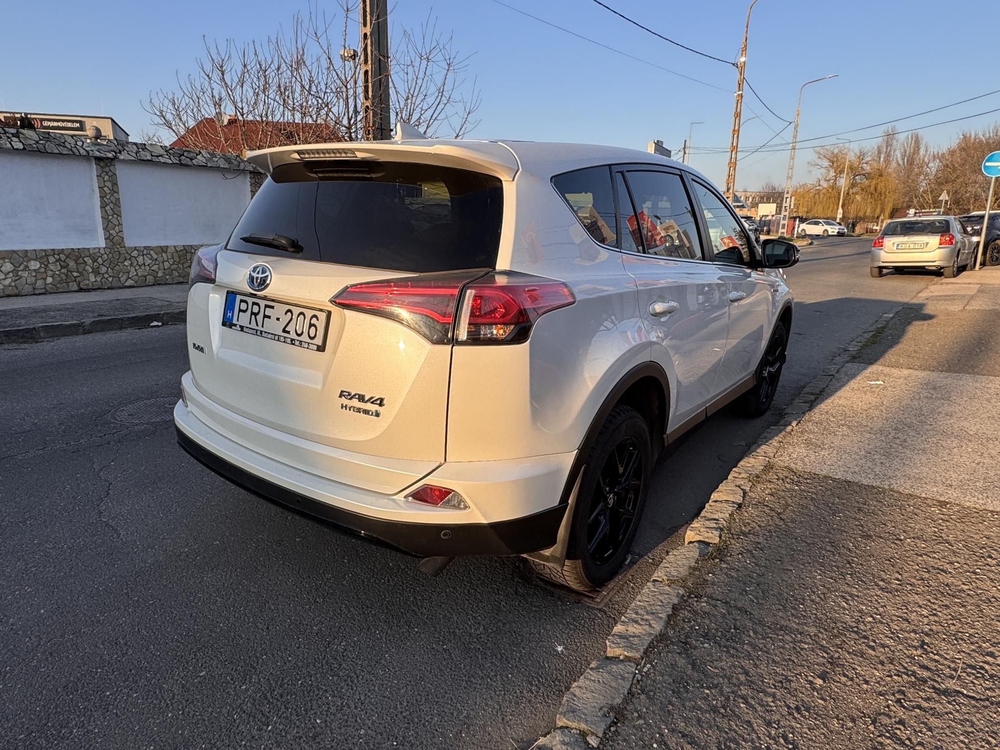 TOYOTA RAV 4 Rav4 2.5 Hybrid Selection MY18 e-CVT 121e km. megkímélt. Hybrid garancia!