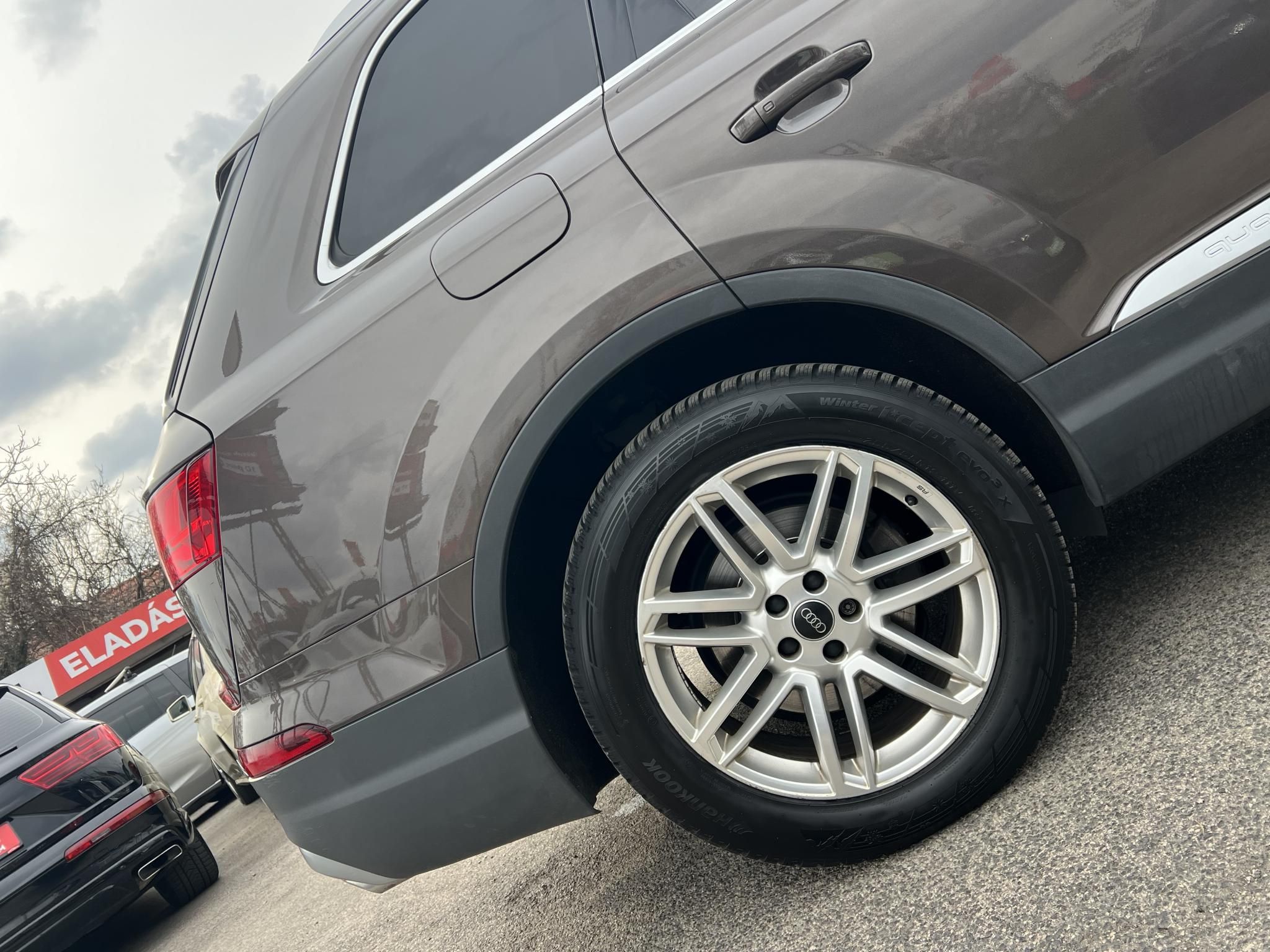 AUDI Q7 3.0 V6 TDI quattro Tiptronic ic M.o.i. 1.tul. rendszeresen karbantartott. vezérlés cserélve!