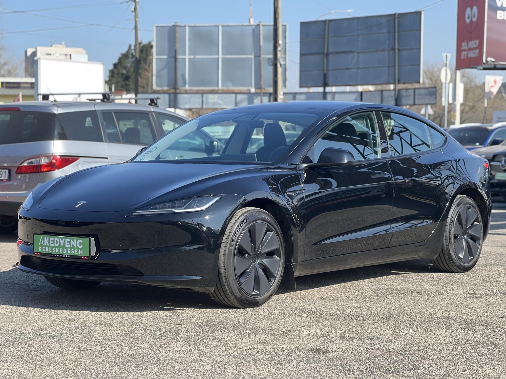 TESLA MODEL 3 Long Range AWD (Automata) HIGHLAND 26e km. hőszivattyű. gyári garancia 2032-ig!