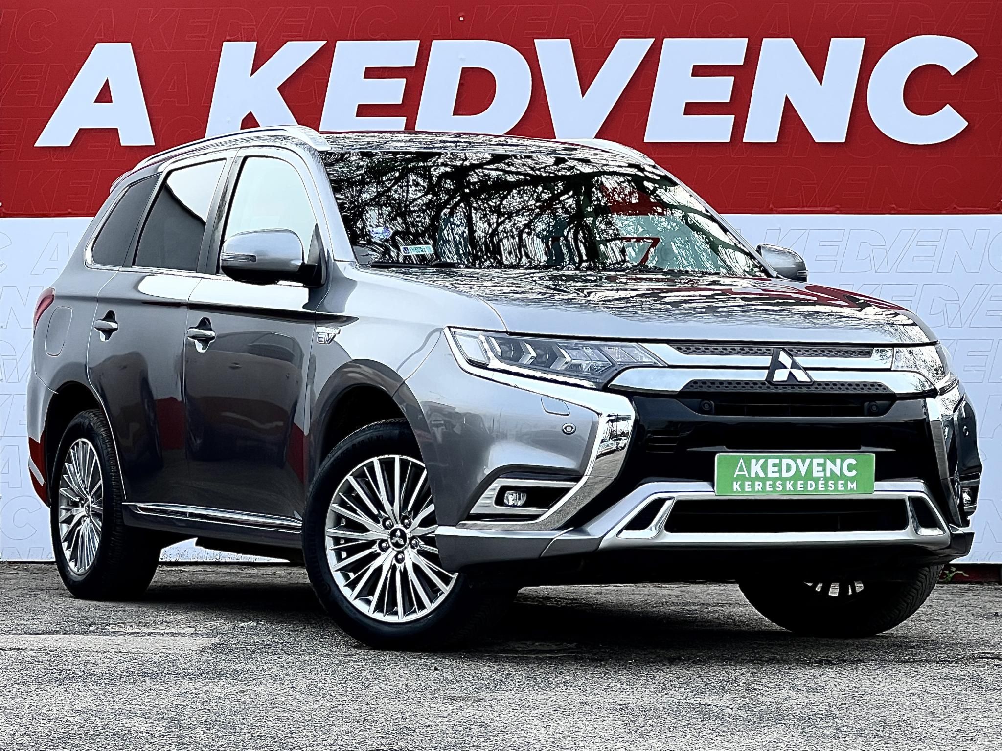 MITSUBISHI OUTLANDER 2.4 PHEV Instyle Premium 4WD CVT Magasan felszerelt. akár 40km elektromos hatótáv!
