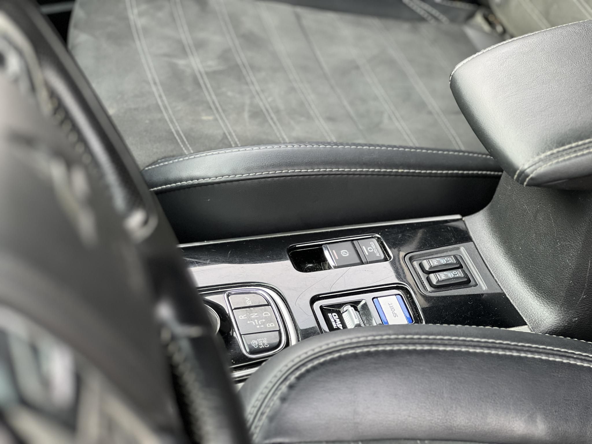 MITSUBISHI OUTLANDER 2.4 PHEV Instyle Premium 4WD CVT Magasan felszerelt. akár 40km elektromos hatótáv!