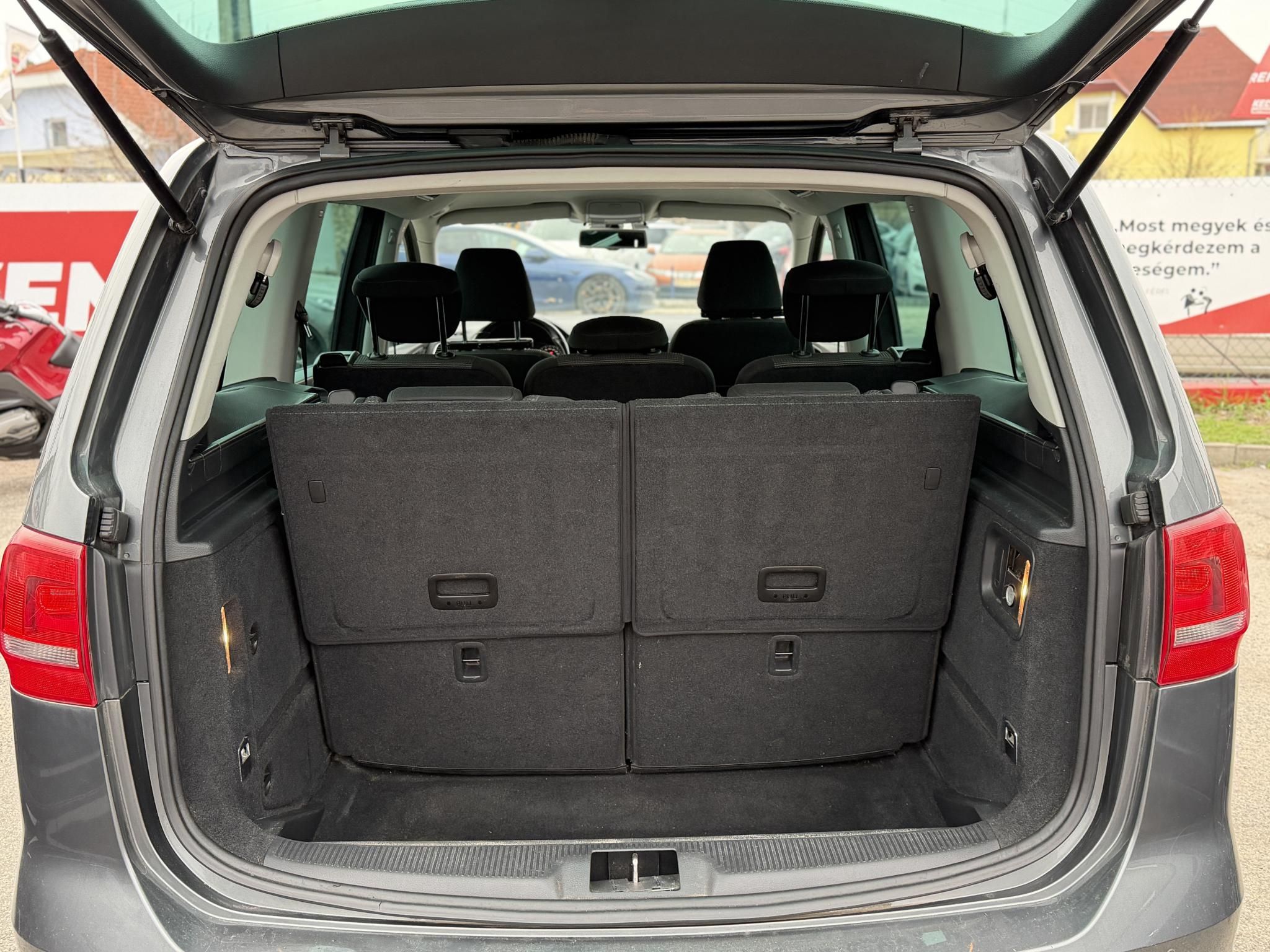 VOLKSWAGEN SHARAN 2.0 CR TDI Comfortline DSG [7 személy] Magyarországi. teljes szerviztörténet!