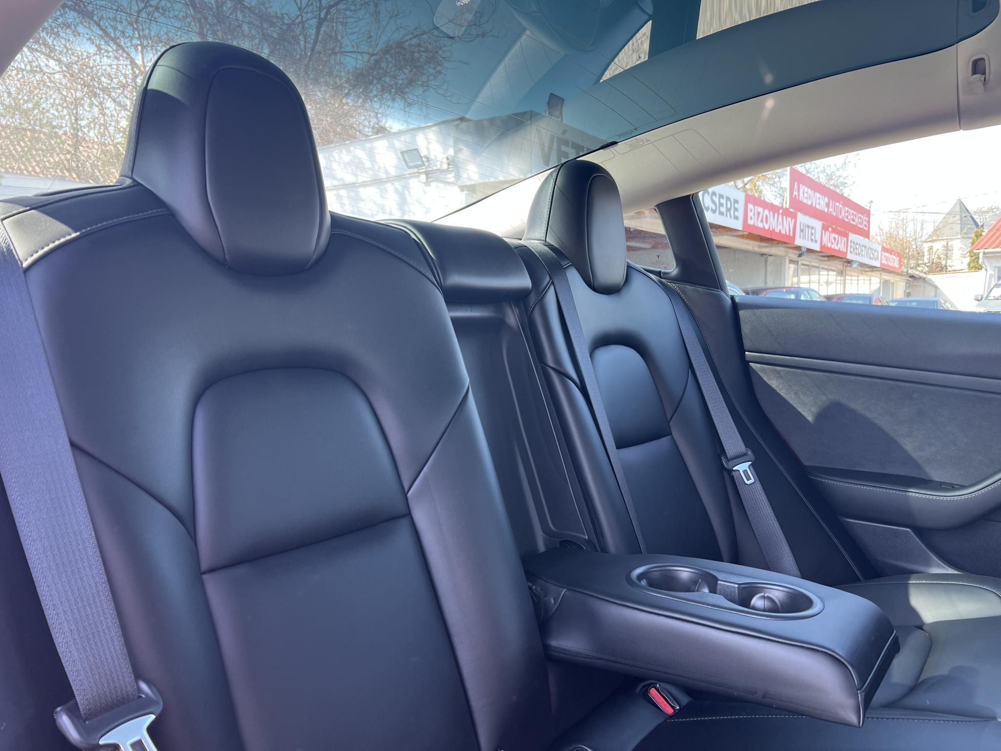 TESLA MODEL 3 Long Range AWD (Automata) 54e km. mátrix LED. hőszivattyú. premium hifi. gyönyörű állapot!