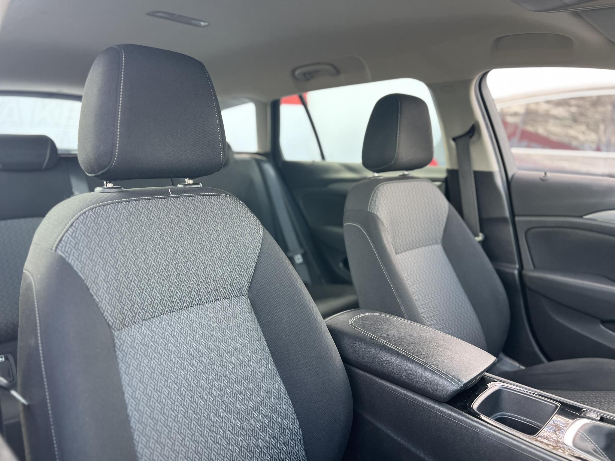 OPEL INSIGNIA Sports Tourer 1.5 Edition Start Stop M.o.-i. sérülésmentes. 4 évszakos gumik. CARPLAY!