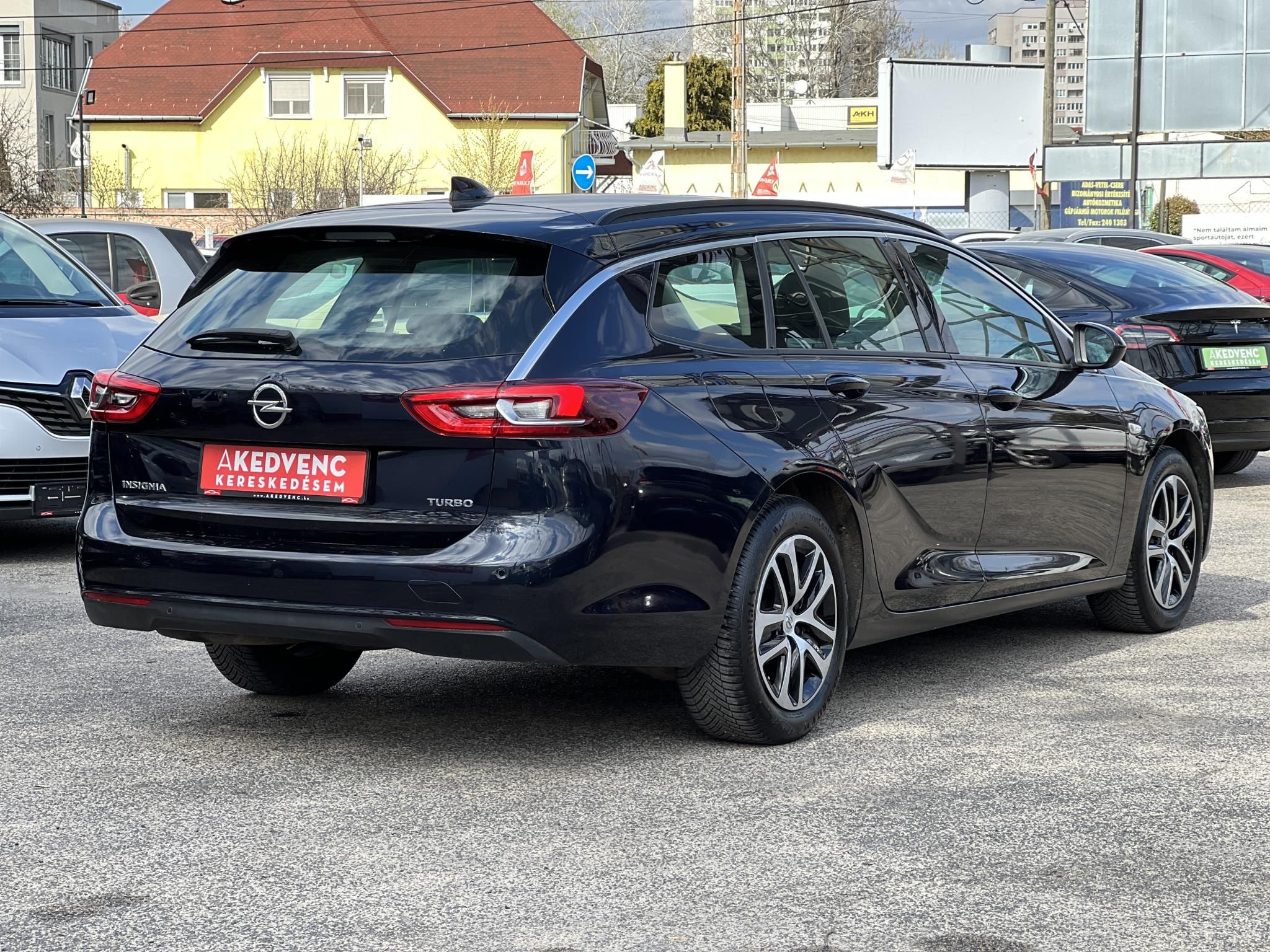 OPEL INSIGNIA Sports Tourer 1.5 Edition Start Stop M.o.-i. sérülésmentes. 4 évszakos gumik. CARPLAY!