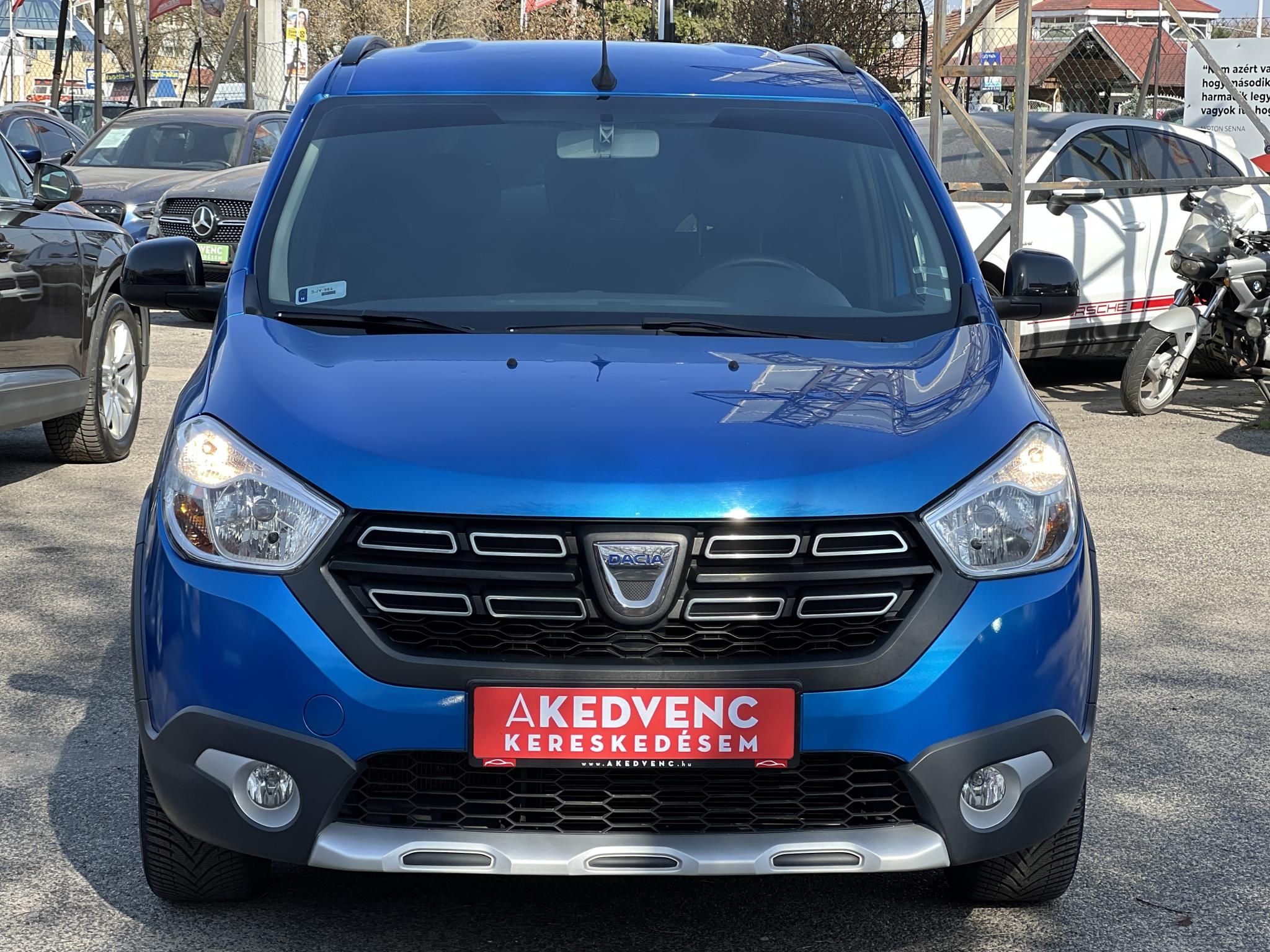 DACIA LODGY 1.5 Blue dCi Stepway (7 személyes ) 50e km. M.o.-i. 1.tul. CarPlay. Kitünő állapot!