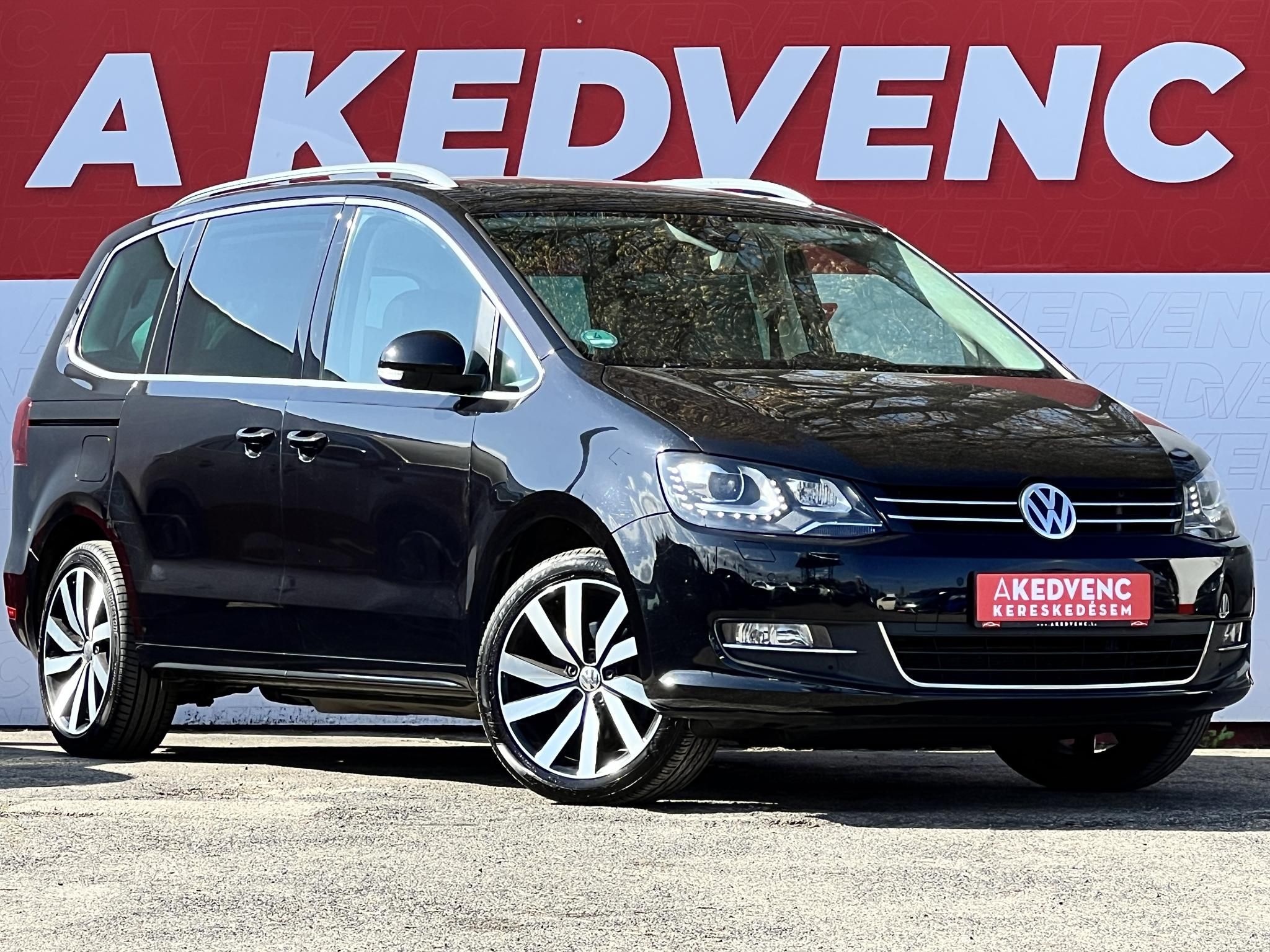 VOLKSWAGEN SHARAN 2.0 TDI BMT SCR Highline DSG [7 személy] Dynaudio. ülésmemória. Carplay. pano. vonóhorog. kamera. stb