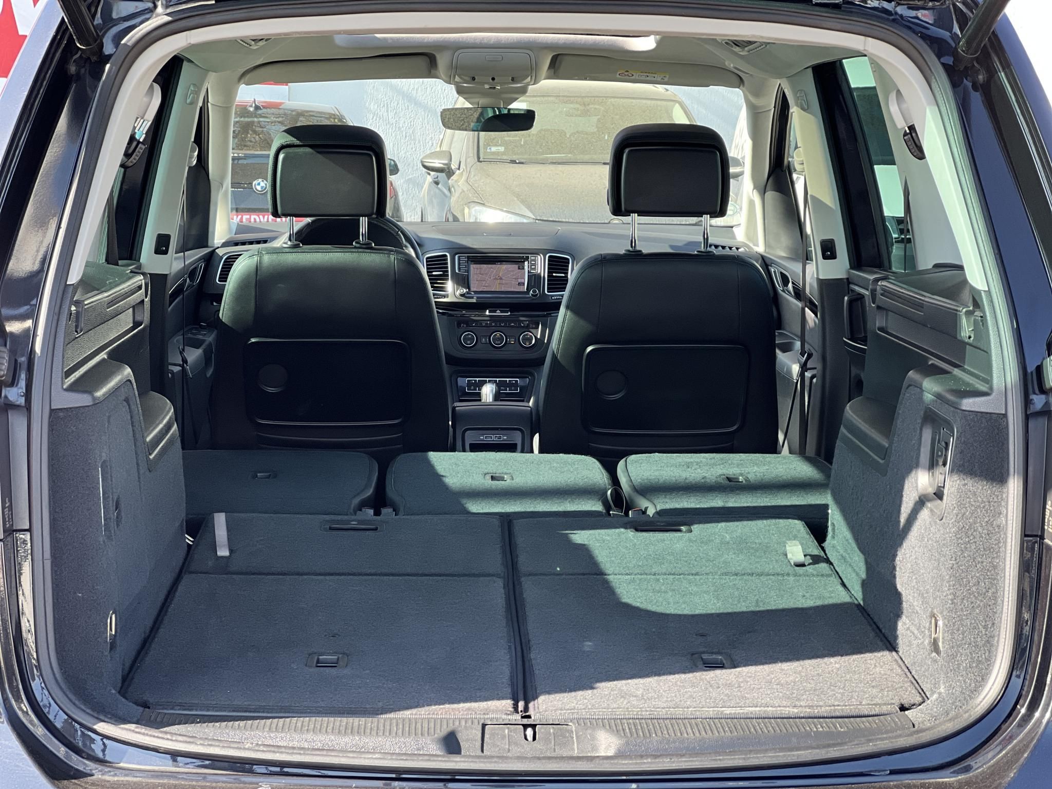 VOLKSWAGEN SHARAN 2.0 TDI BMT SCR Highline DSG [7 személy] Dynaudio. ülésmemória. Carplay. pano. vonóhorog. kamera. stb