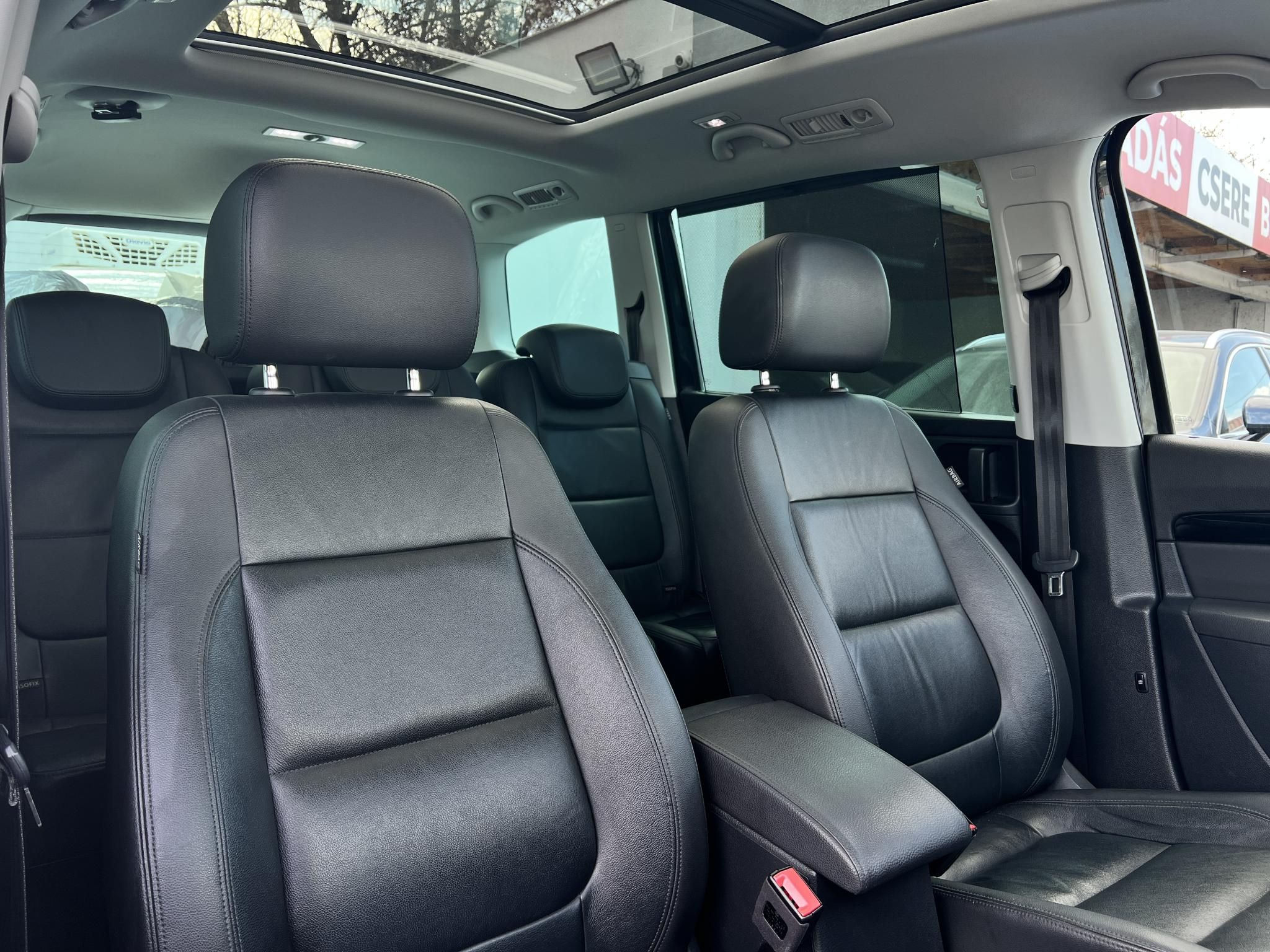 VOLKSWAGEN SHARAN 2.0 TDI BMT SCR Highline DSG [7 személy] Dynaudio. ülésmemória. Carplay. pano. vonóhorog. kamera. stb