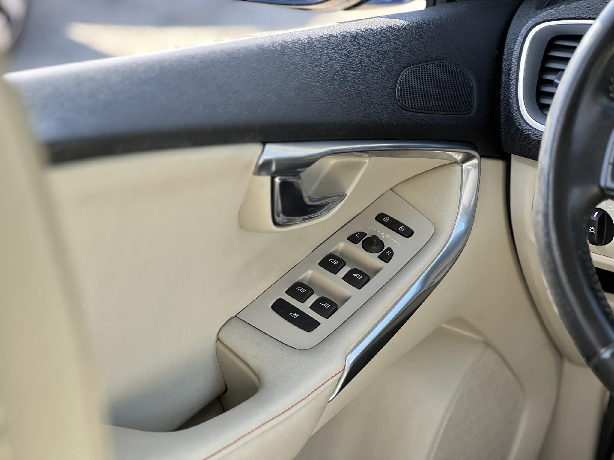 VOLVO V40 1.6 T3 Ocean Race