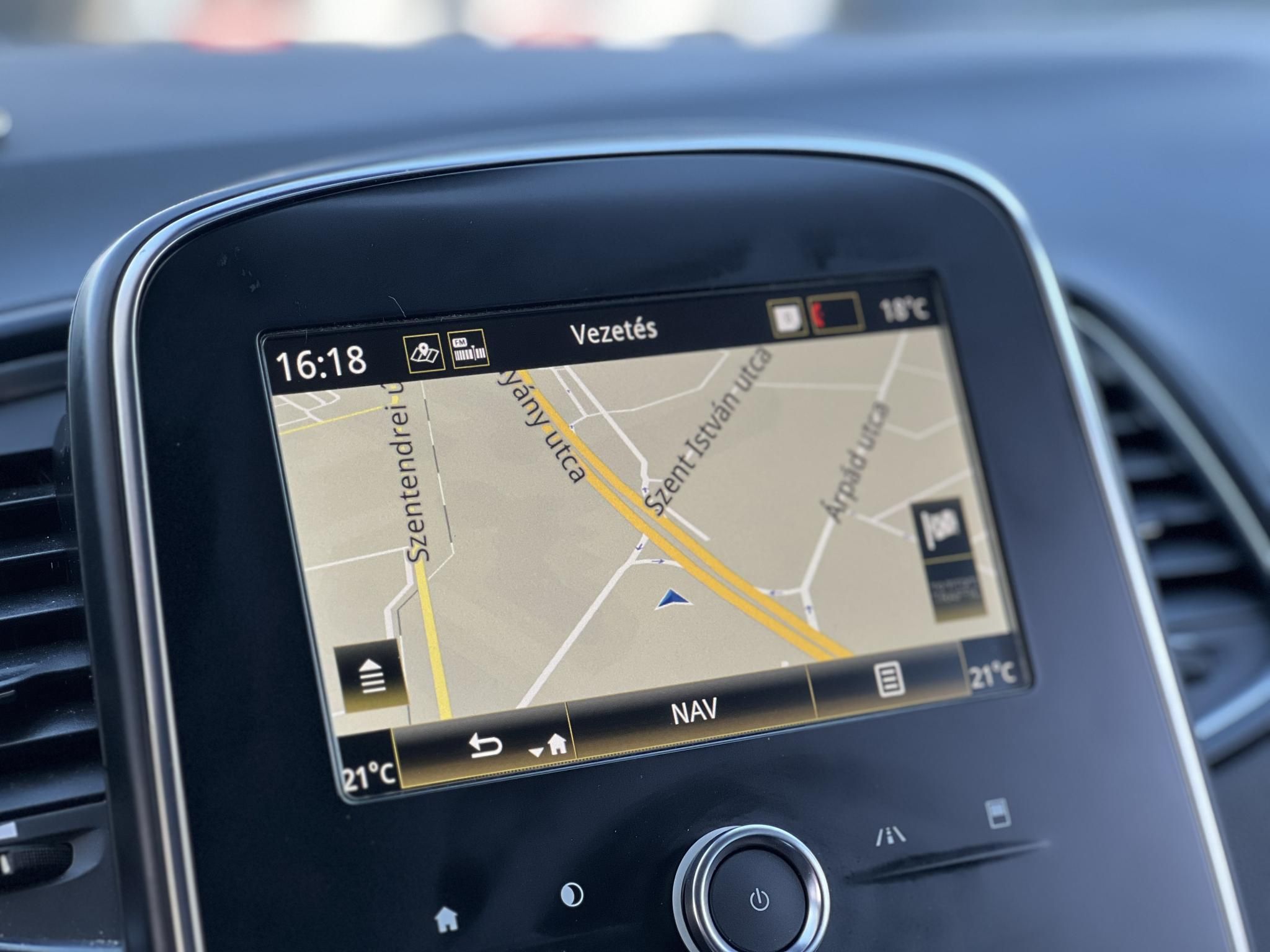 RENAULT SCENIC Grand Scénic 1.7 Blue dCi Intens EDC (7 személyes ) Automata. CarPlay