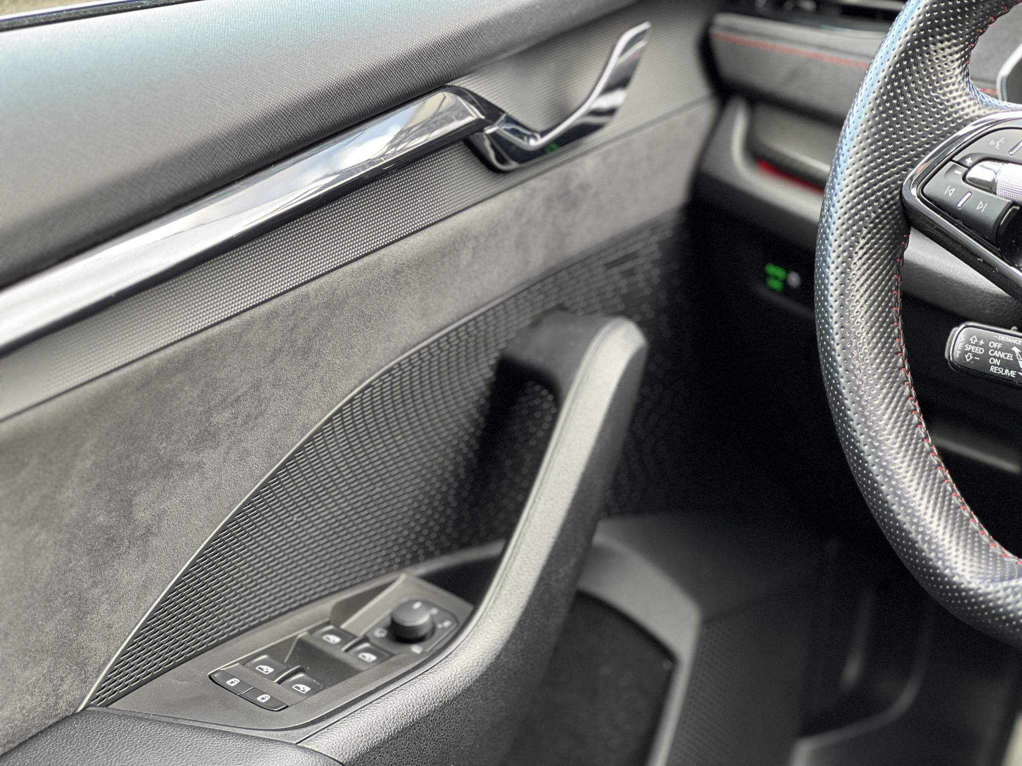 SKODA OCTAVIA Combi 2.0 TDI SCR RS DSG Magyarországi. Gyári fényezés. Végig vezetett szervizkönyv!