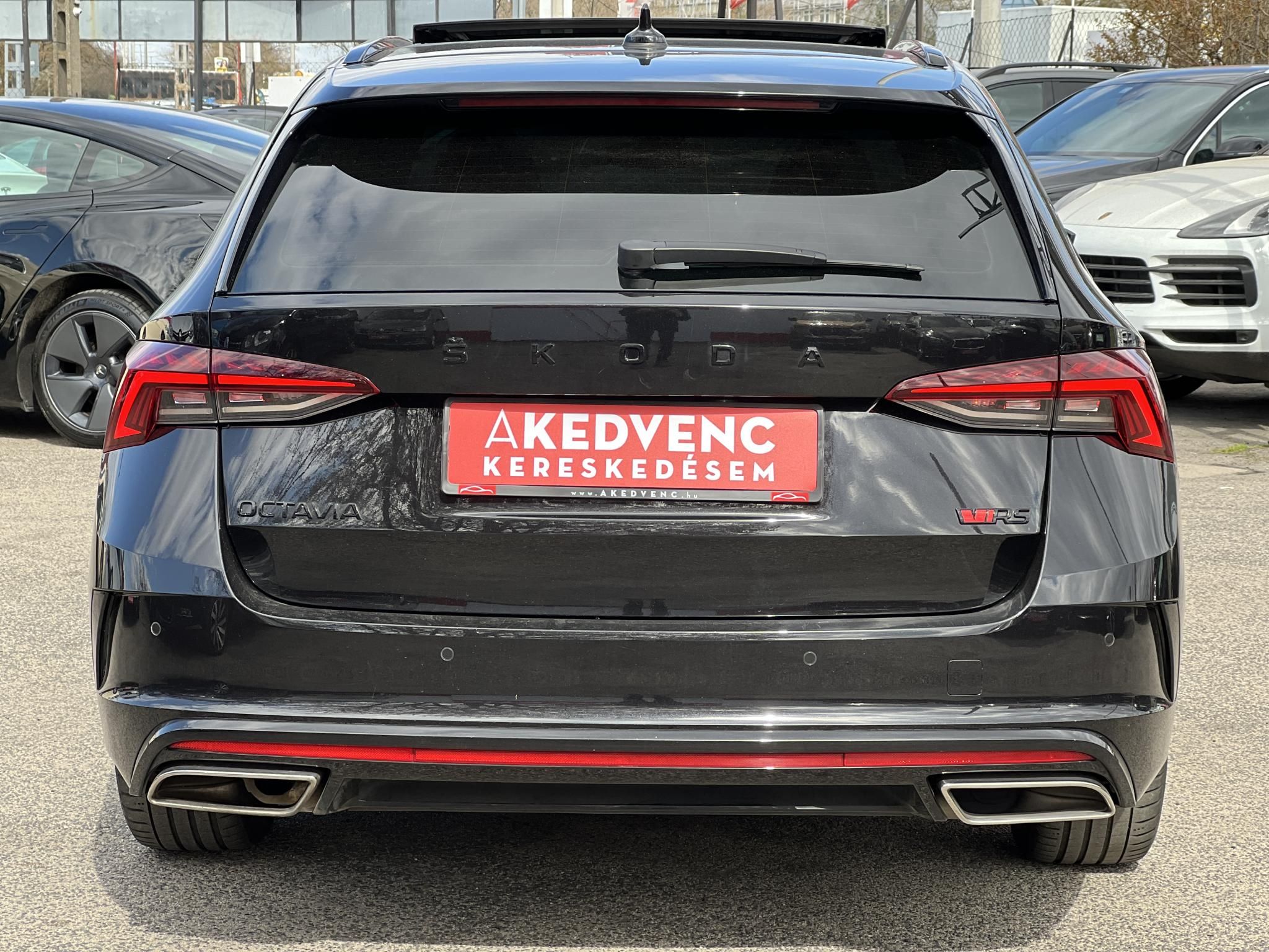 SKODA OCTAVIA Combi 2.0 TDI SCR RS DSG Magyarországi. Gyári fényezés. Végig vezetett szervizkönyv!