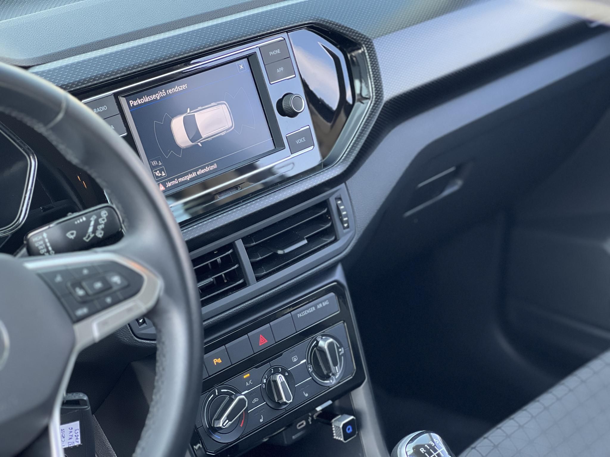 VOLKSWAGEN T-CROSS 1.0 TSI Life 24e km. M.o.-i. sérülésmentes. kifogástalan állapot. CARPLAY!