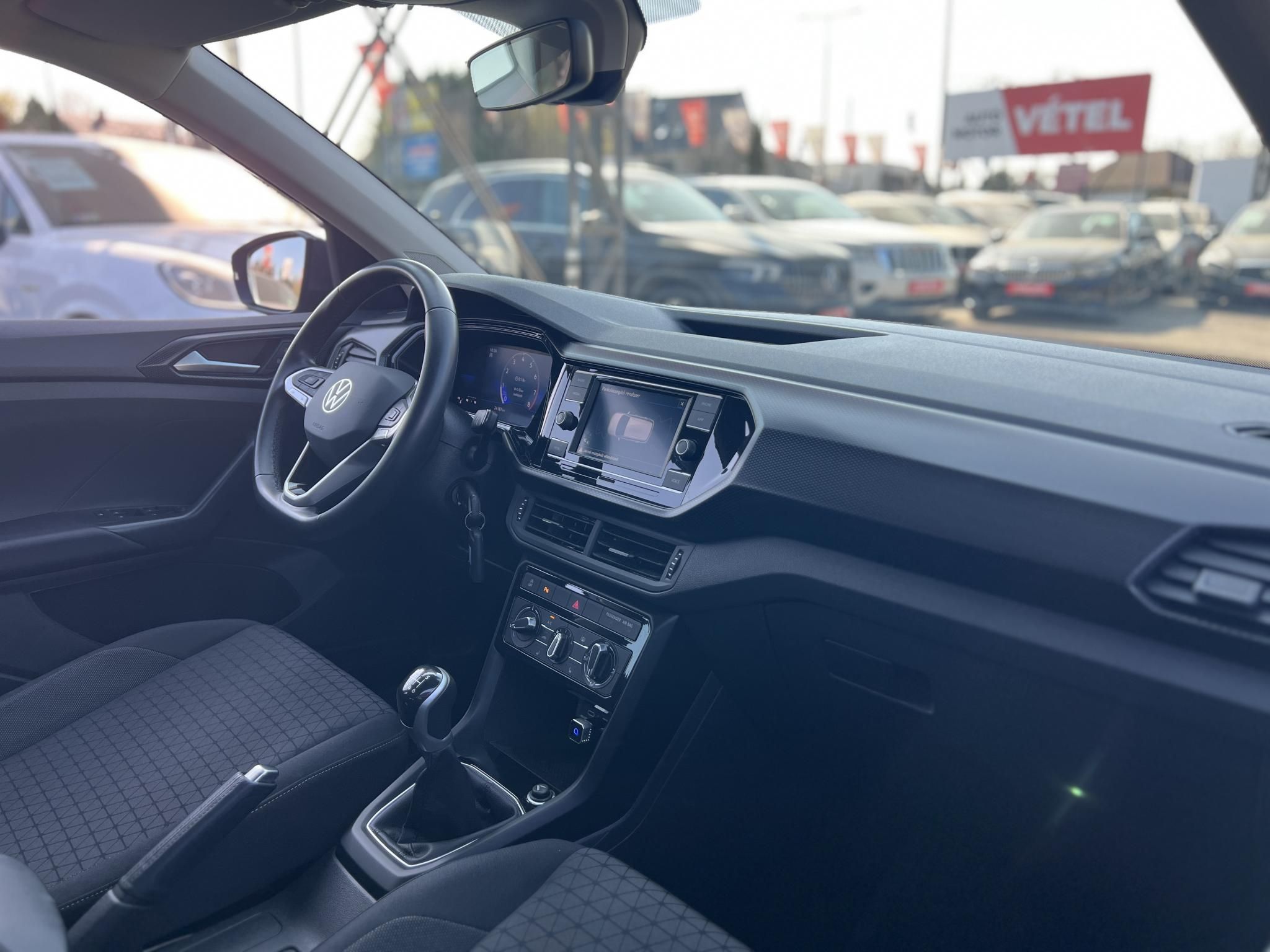 VOLKSWAGEN T-CROSS 1.0 TSI Life 24e km. M.o.-i. sérülésmentes. kifogástalan állapot. CARPLAY!