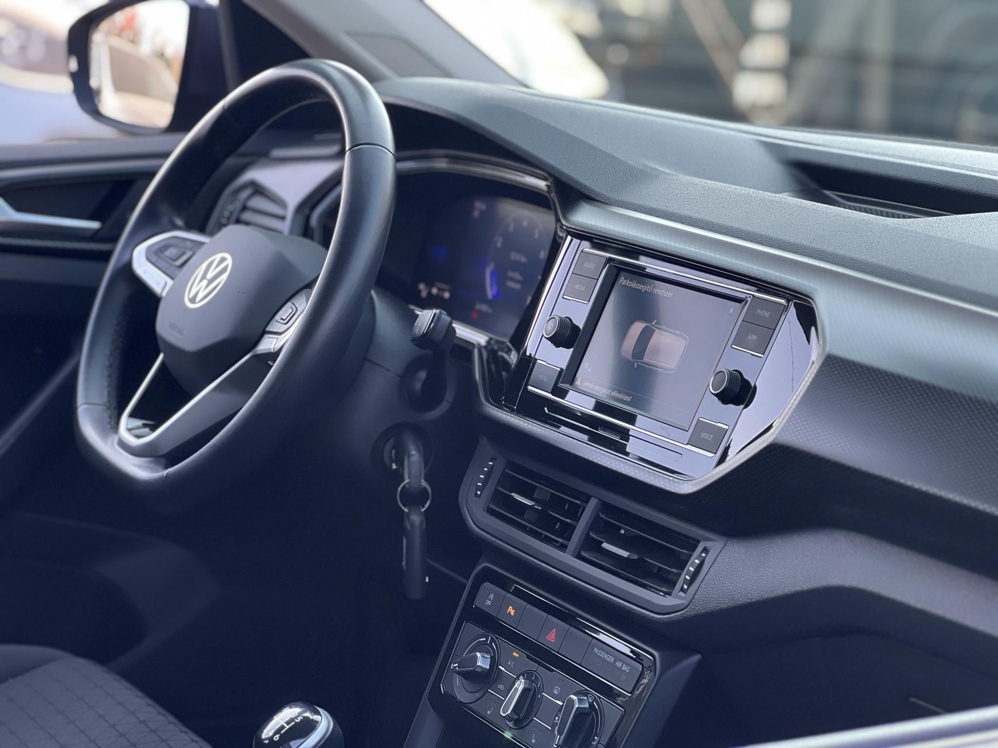VOLKSWAGEN T-CROSS 1.0 TSI Life 24e km. M.o.-i. sérülésmentes. kifogástalan állapot. CARPLAY!