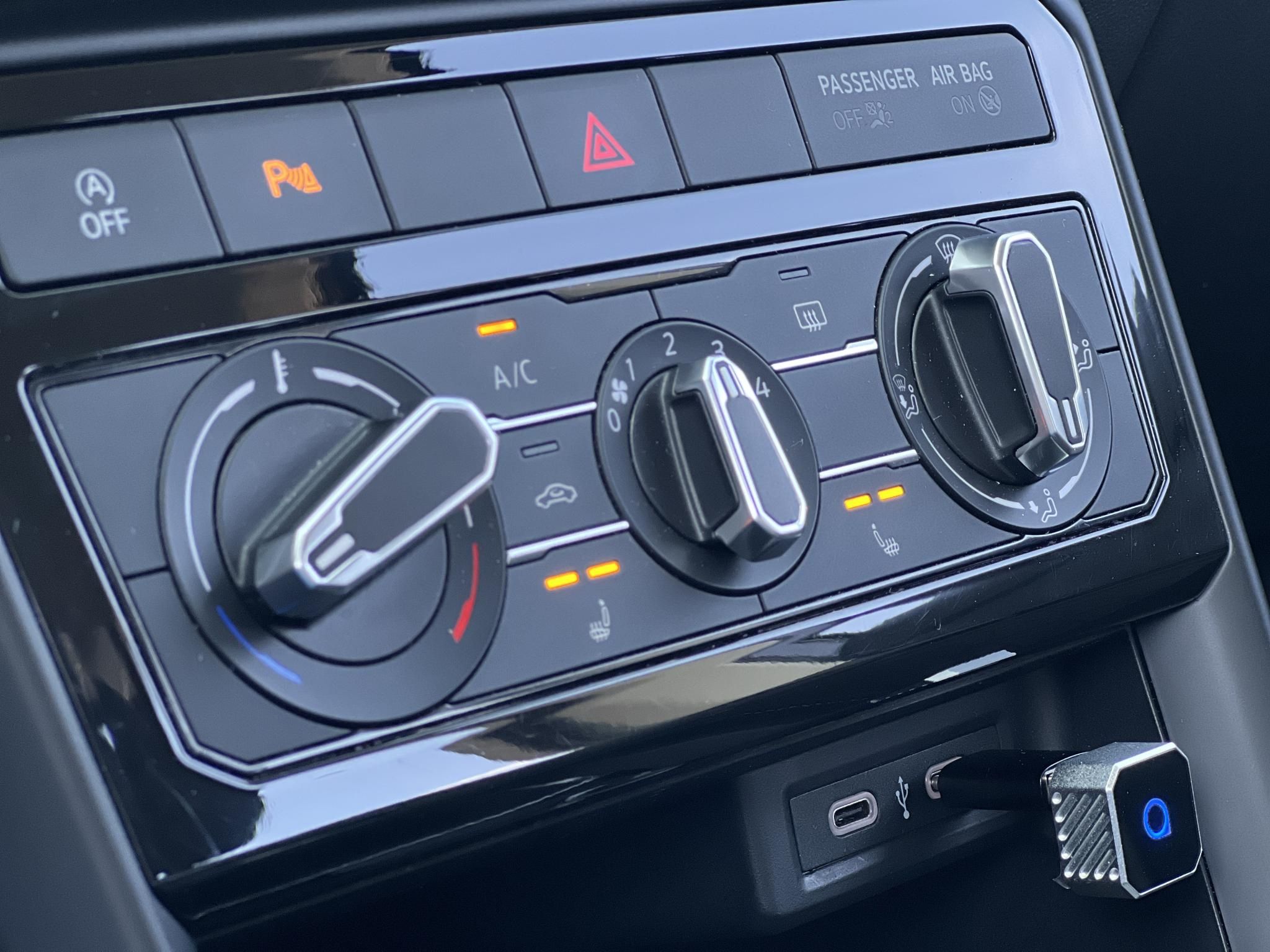 VOLKSWAGEN T-CROSS 1.0 TSI Life 24e km. M.o.-i. sérülésmentes. kifogástalan állapot. CARPLAY!