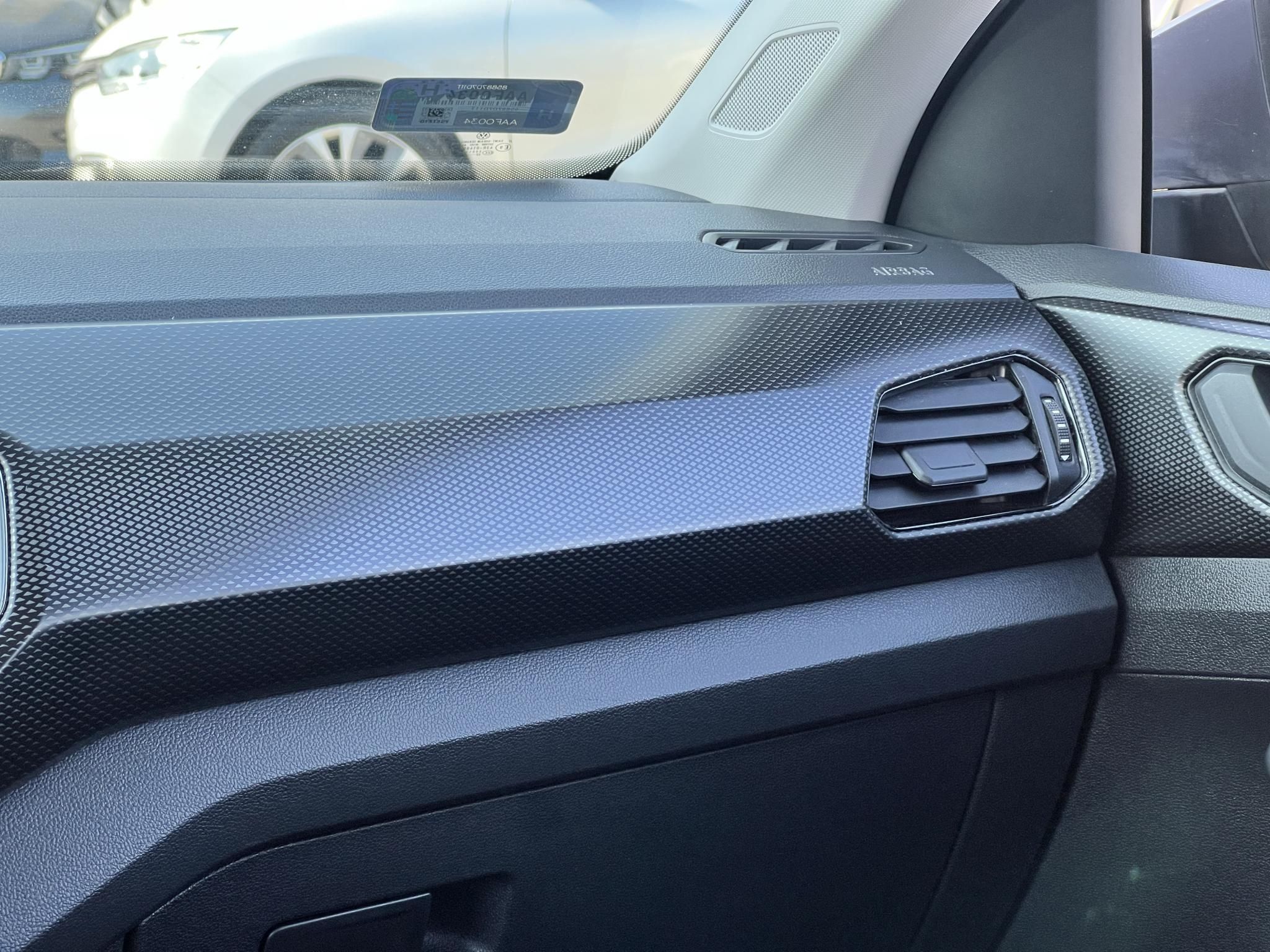 VOLKSWAGEN T-CROSS 1.0 TSI Life 24e km. M.o.-i. sérülésmentes. kifogástalan állapot. CARPLAY!