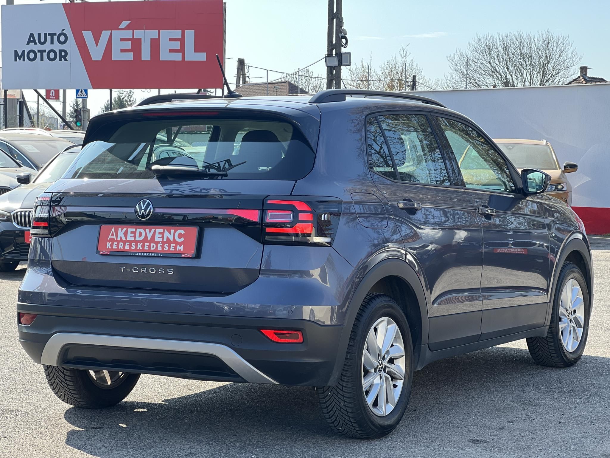 VOLKSWAGEN T-CROSS 1.0 TSI Life 24e km. M.o.-i. sérülésmentes. kifogástalan állapot. CARPLAY!