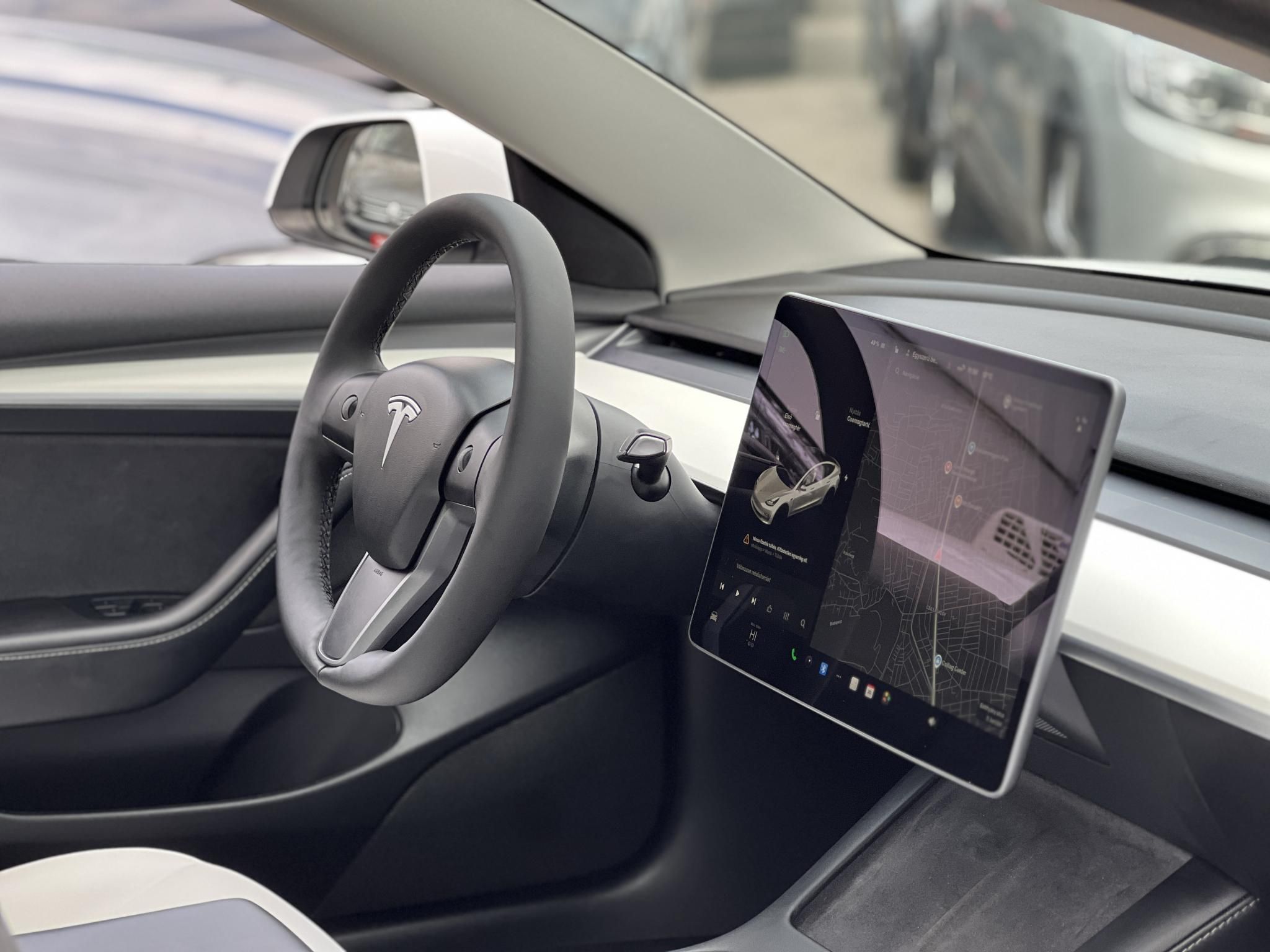 TESLA MODEL 3 Performance AWD (Automata) 103e km. FEHÉR BELSŐ. mátrix LED. hőszivattyú. garanciális!