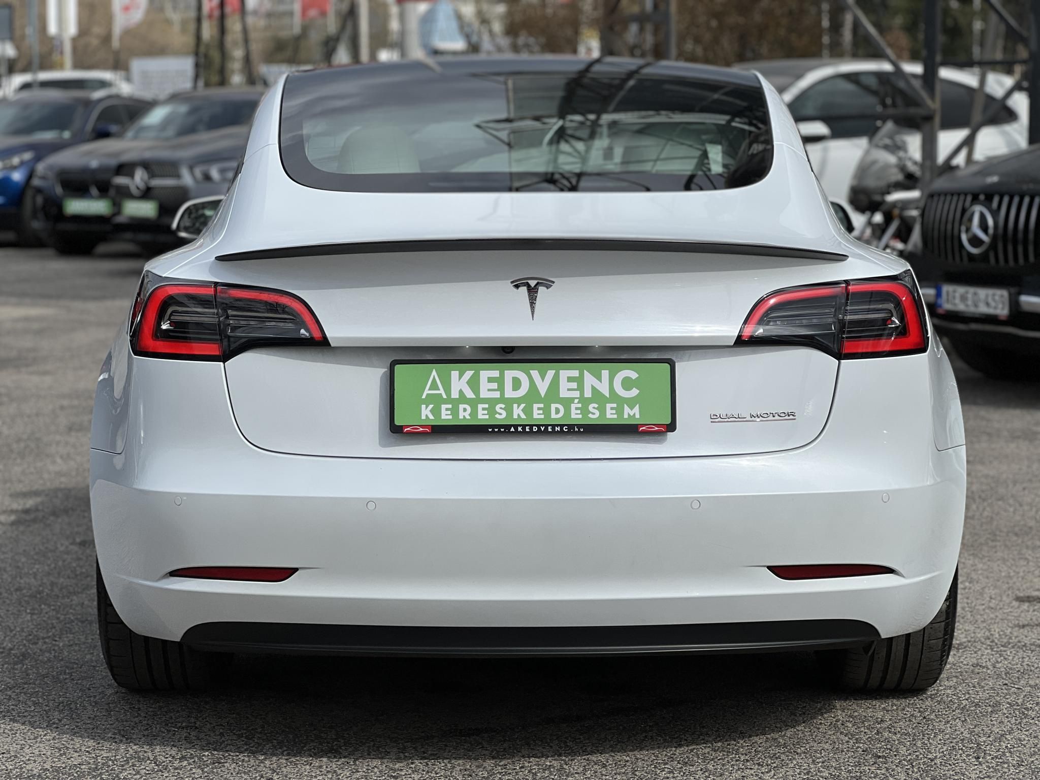 TESLA MODEL 3 Performance AWD (Automata) 103e km. FEHÉR BELSŐ. mátrix LED. hőszivattyú. garanciális!