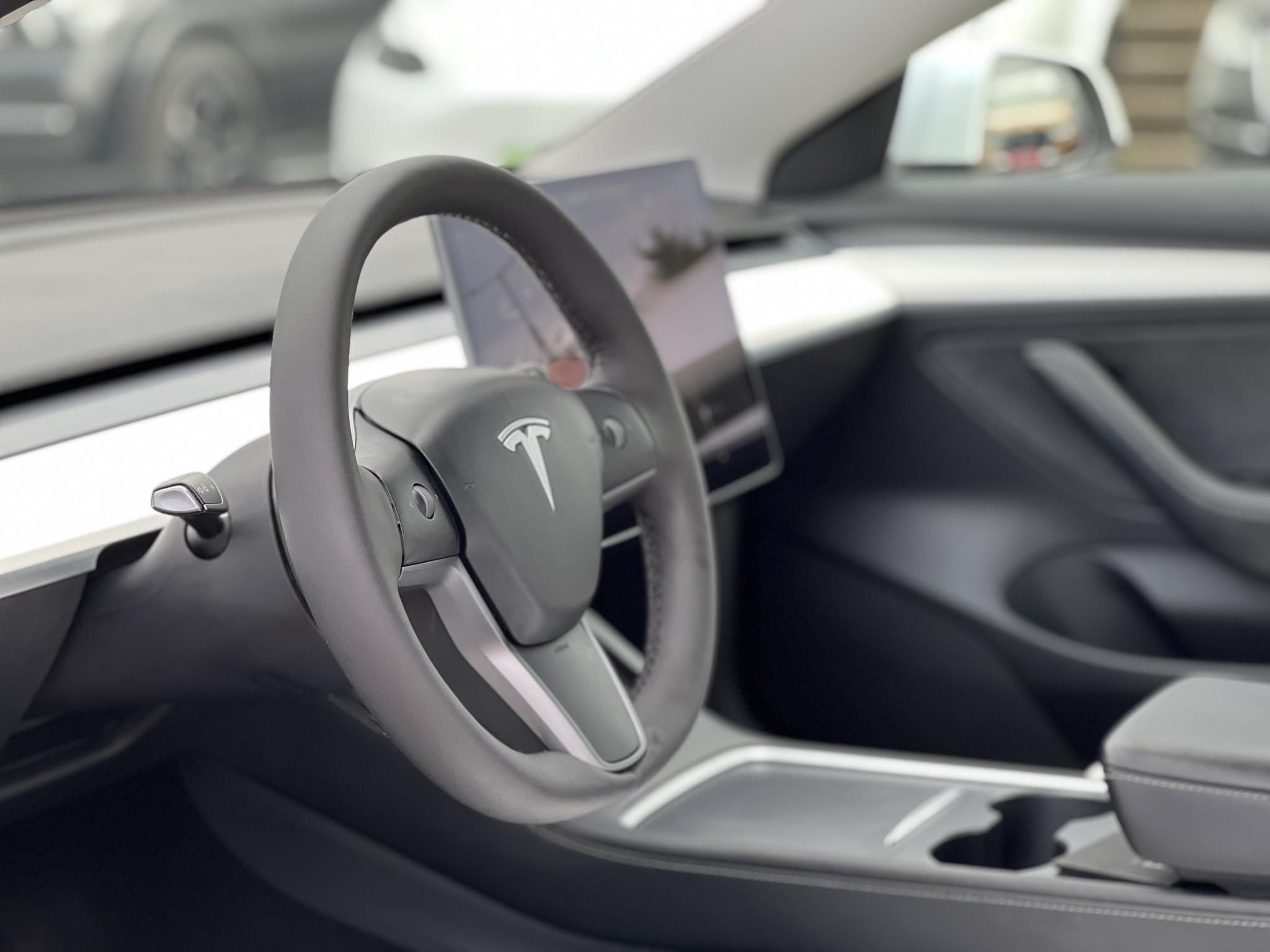 TESLA MODEL 3 Performance AWD (Automata) 103e km. FEHÉR BELSŐ. mátrix LED. hőszivattyú. garanciális!