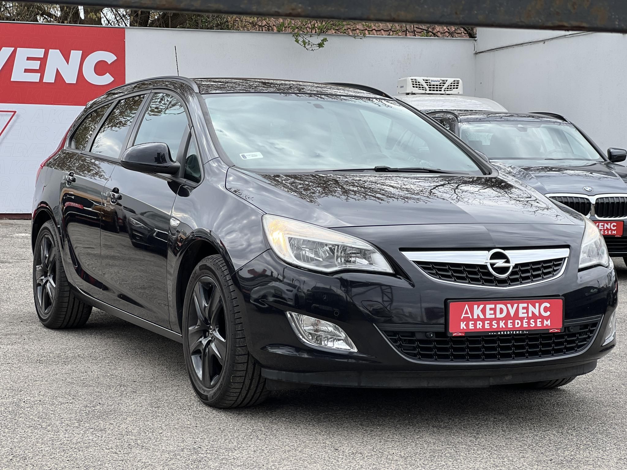 OPEL ASTRA Sports Tourer 2.0 CDTI Sport Tempomat Digitklíma Tolatóradar Multikormány Ülésfűtés