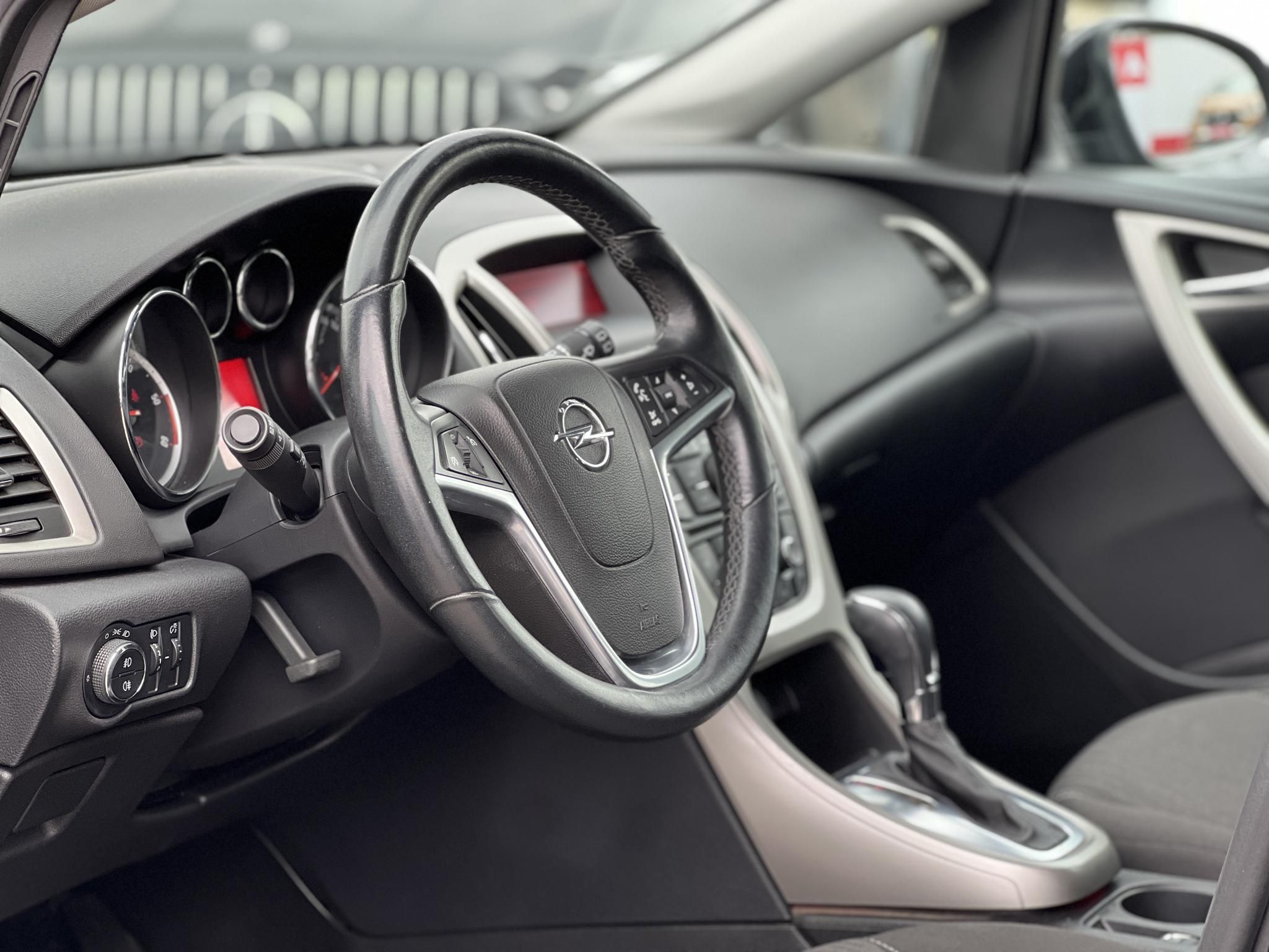 OPEL ASTRA Sports Tourer 2.0 CDTI Sport Tempomat Digitklíma Tolatóradar Multikormány Ülésfűtés