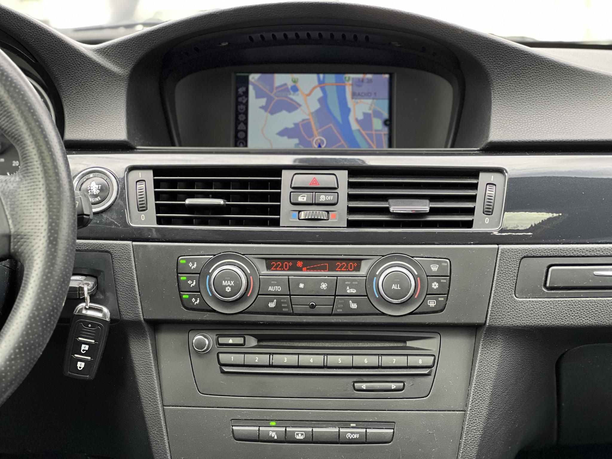 BMW 320d Napfénytető Xenon Ülésfűtés Combtámasz Navi PDC