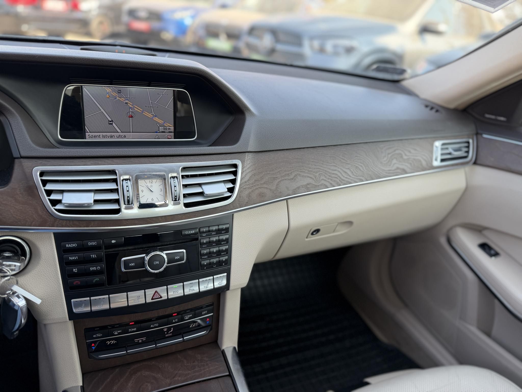MERCEDES-BENZ E 250 CDI 4Matic Elegance (Automata) Magyarországi. világos belső. harman/kardon. magas felszereltség!