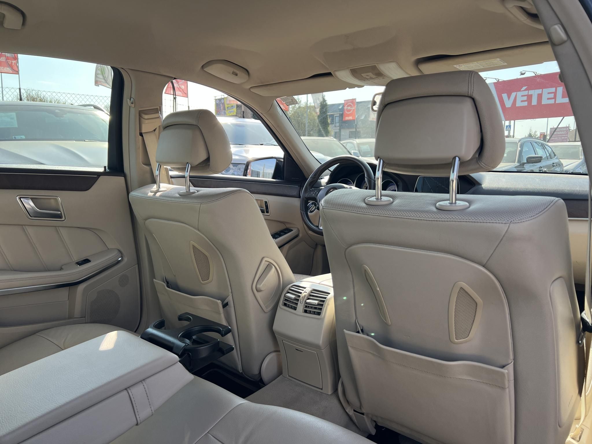 MERCEDES-BENZ E 250 CDI 4Matic Elegance (Automata) Magyarországi. világos belső. harman/kardon. magas felszereltség!