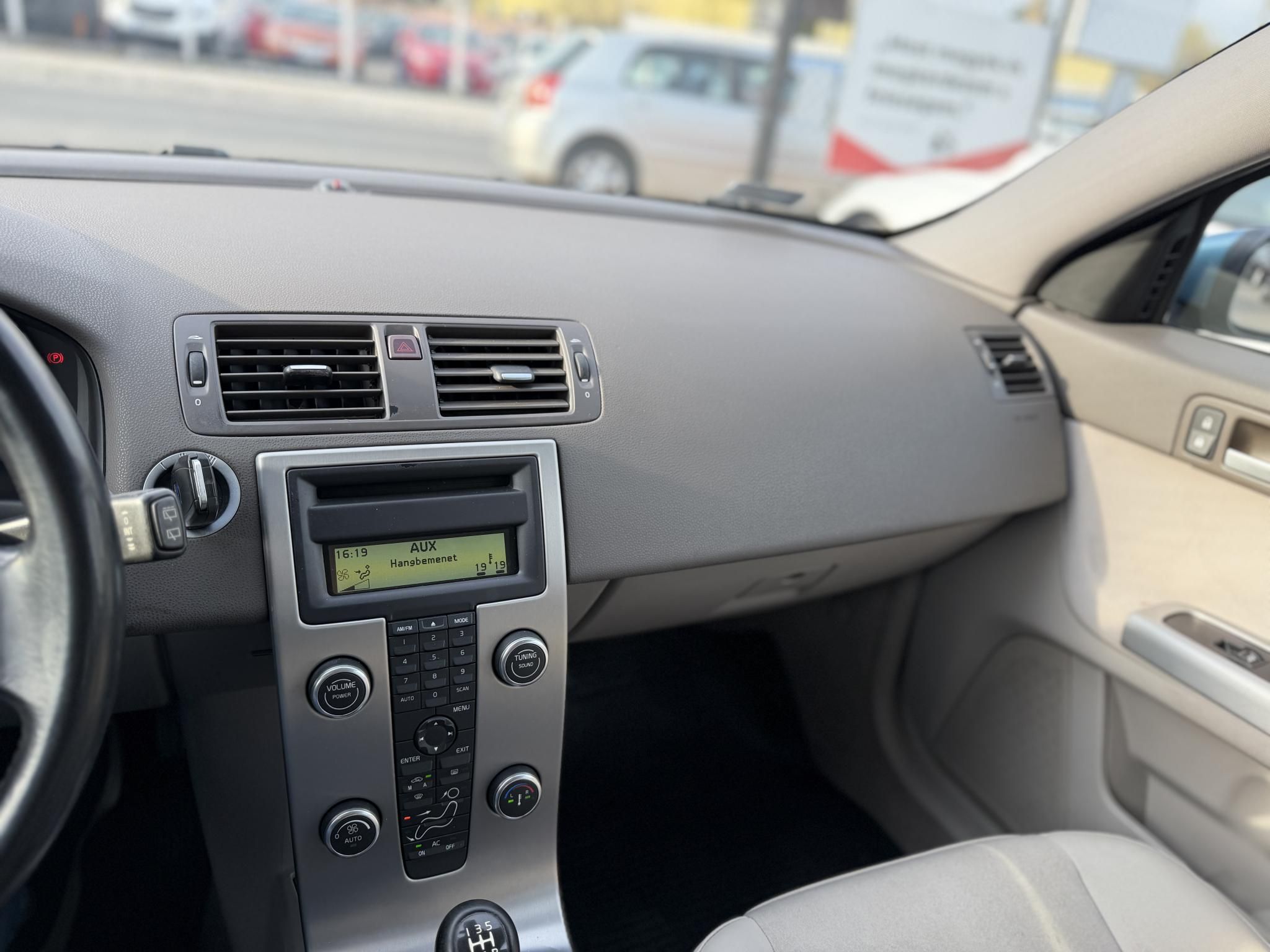 VOLVO V50 1.6 D Momentum Magyarországi. friss műszaki vizsga. vezérlés cserélve!