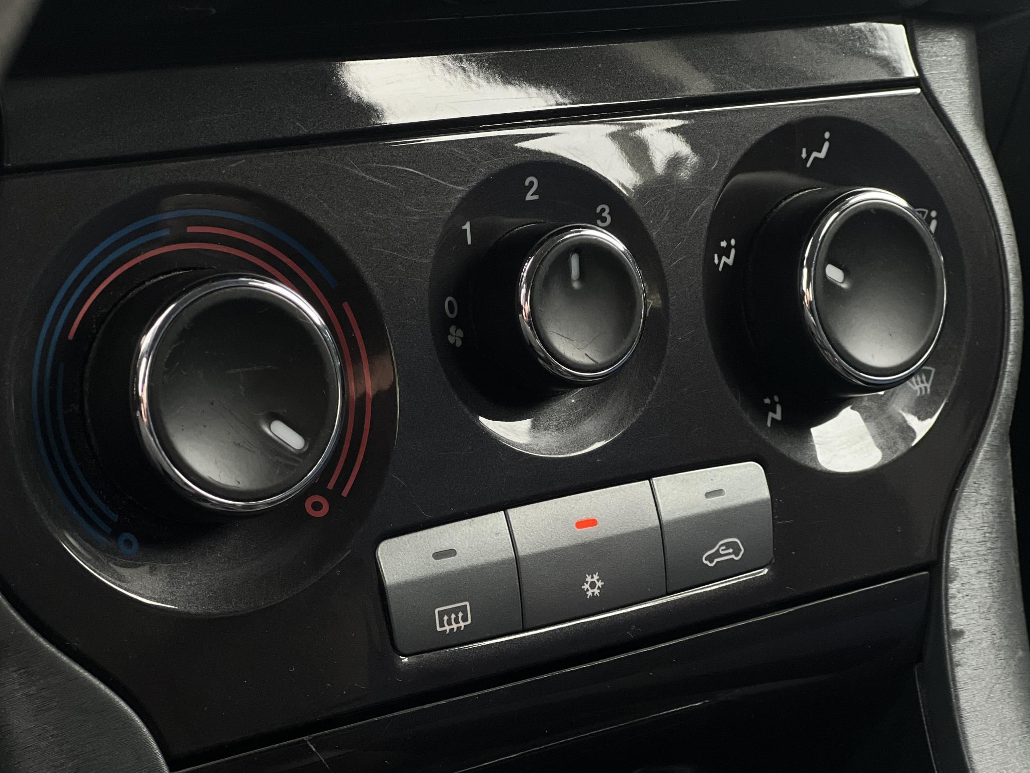 FIAT BRAVO 1.4 16V Active Magyarországon vásárolt. 1. tulajdonostól. végig vezetett szervízkönyv. 87e Km