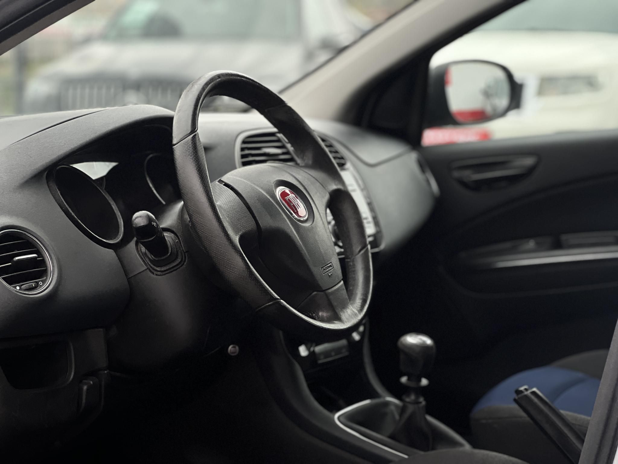 FIAT BRAVO 1.4 16V Active Magyarországon vásárolt. 1. tulajdonostól. végig vezetett szervízkönyv. 87e Km