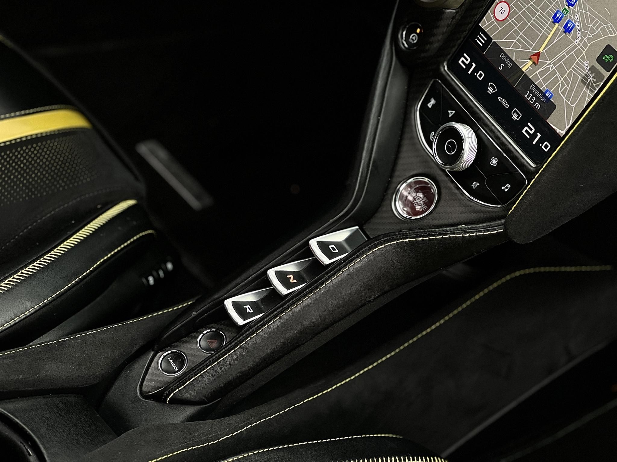 MCLAREN 720S Alcantara belső. carbon pack. Bowers&Wilkins hangrendszer