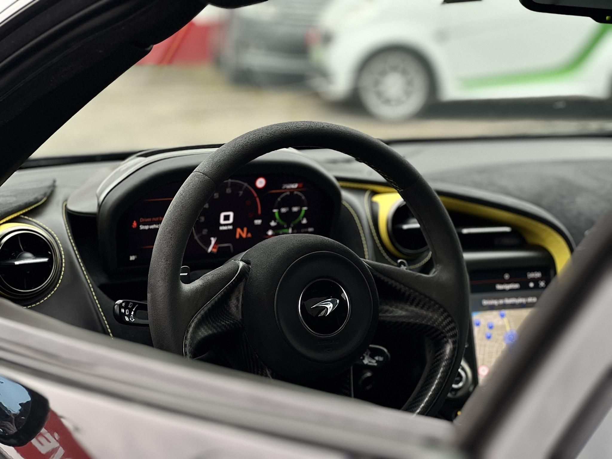 MCLAREN 720S Alcantara belső. carbon pack. Bowers&Wilkins hangrendszer