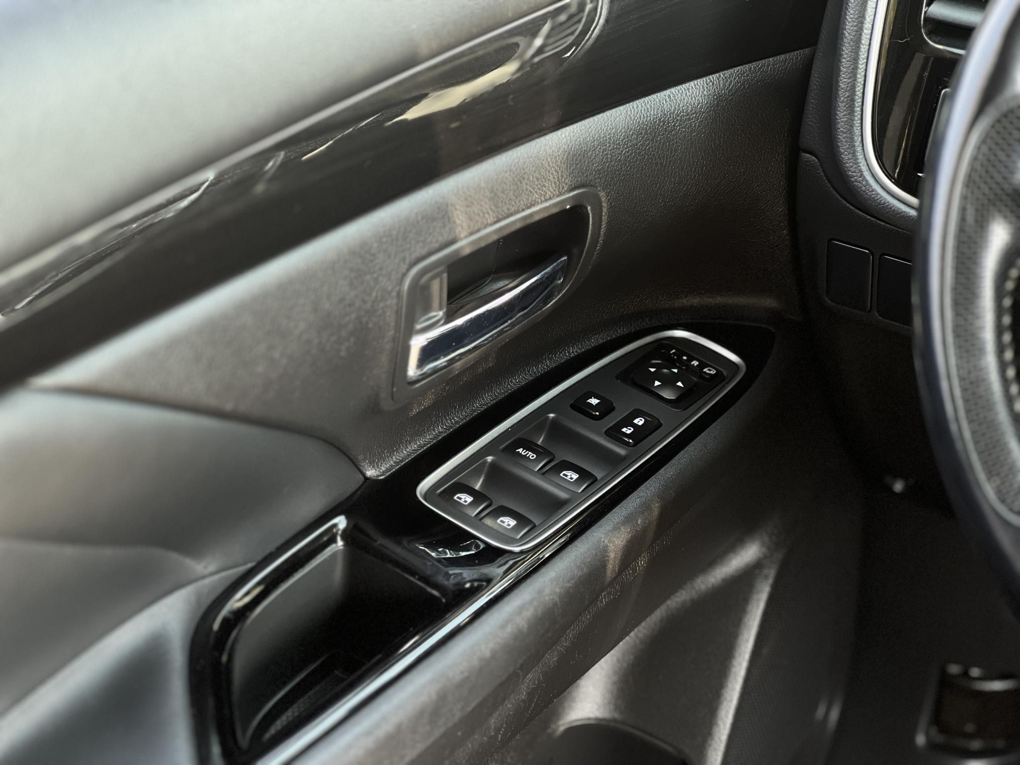 MITSUBISHI OUTLANDER 2.0 PHEV Intense Plus 4WD CVT