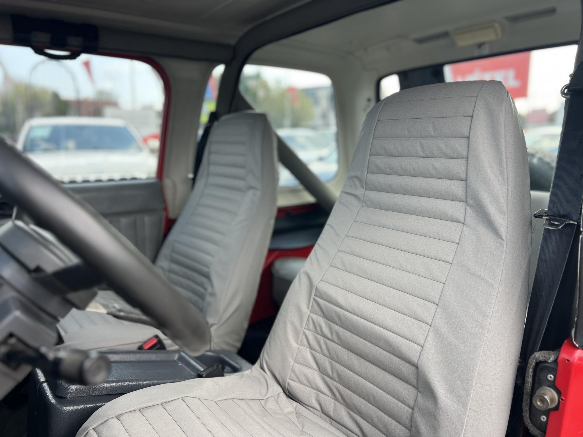 JEEP WRANGLER Hard Top 2.5 Nagyon szép karosszéria. európai kivitel. karbantartott