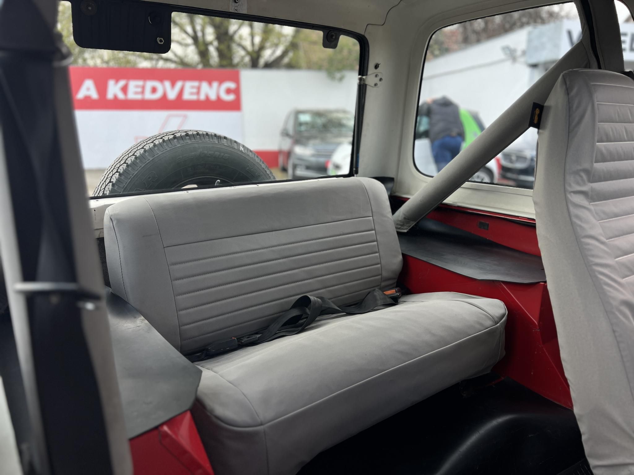 JEEP WRANGLER Hard Top 2.5 Nagyon szép karosszéria. európai kivitel. karbantartott