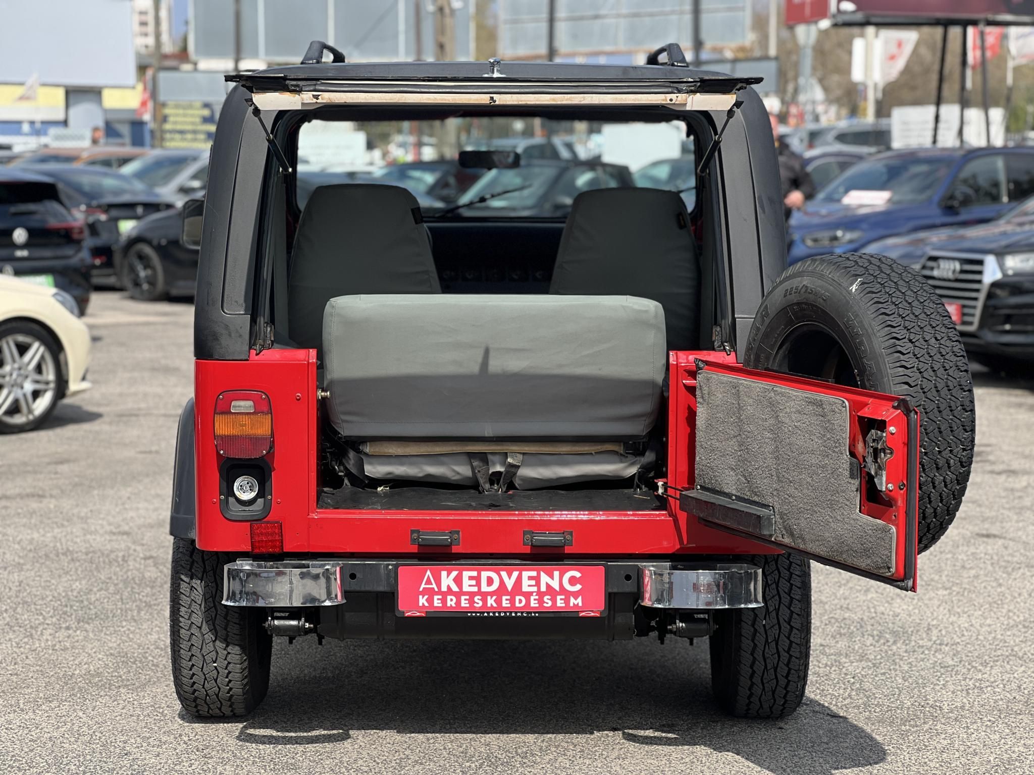 JEEP WRANGLER Hard Top 2.5 Nagyon szép karosszéria. európai kivitel. karbantartott