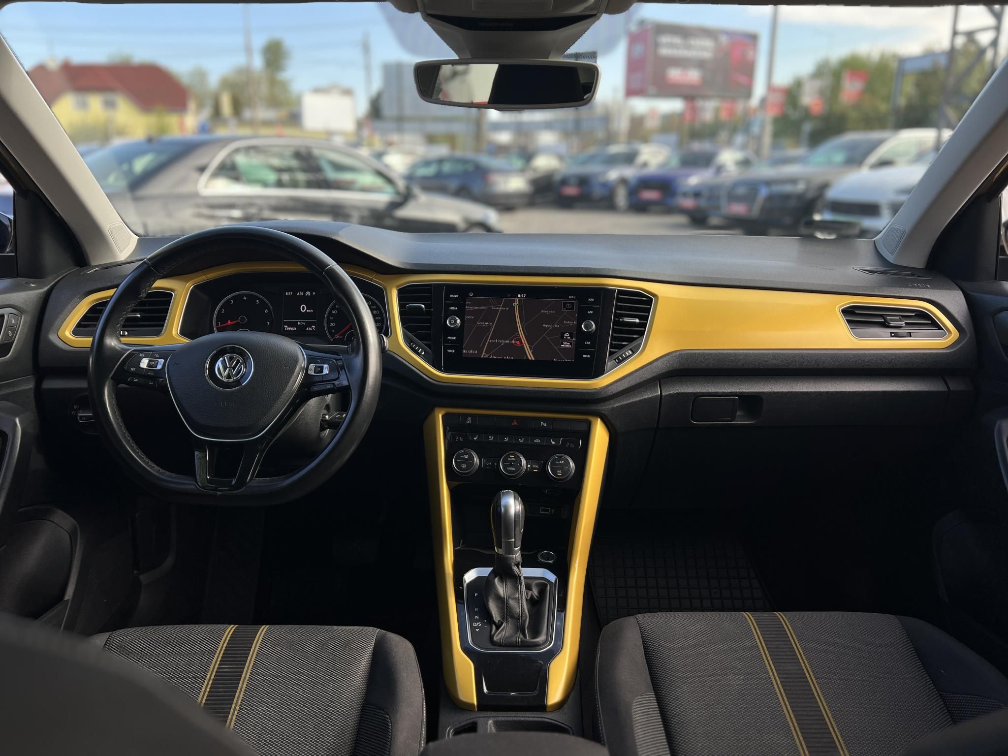 VOLKSWAGEN T-ROC 1.5 TSI ACT Style DSG 140e km. M.-o.i. távolságtartó. sávtartó. navigáció. ülésfűtés. CARPLAY!