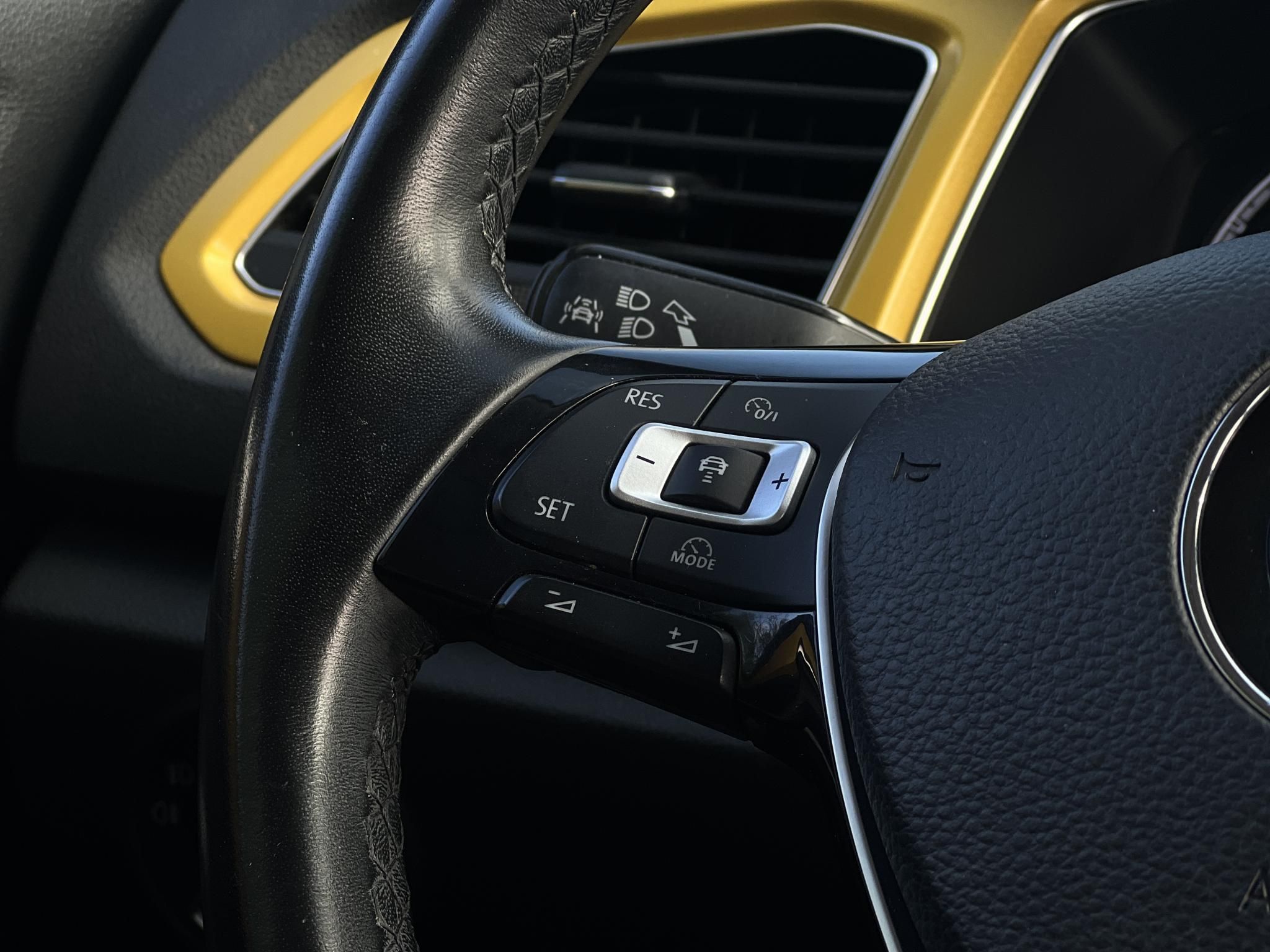 VOLKSWAGEN T-ROC 1.5 TSI ACT Style DSG 140e km. M.-o.i. távolságtartó. sávtartó. navigáció. ülésfűtés. CARPLAY!