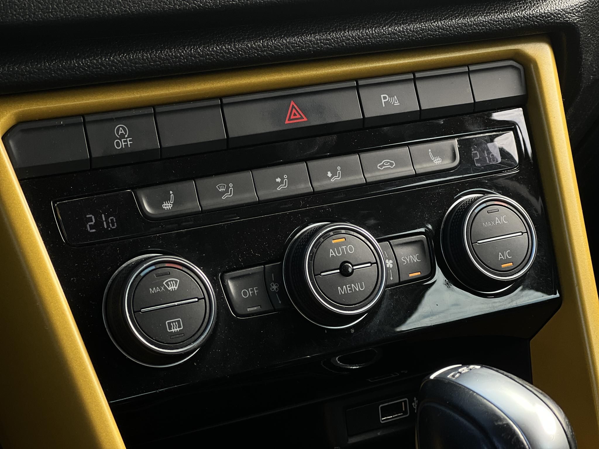 VOLKSWAGEN T-ROC 1.5 TSI ACT Style DSG 140e km. M.-o.i. távolságtartó. sávtartó. navigáció. ülésfűtés. CARPLAY!