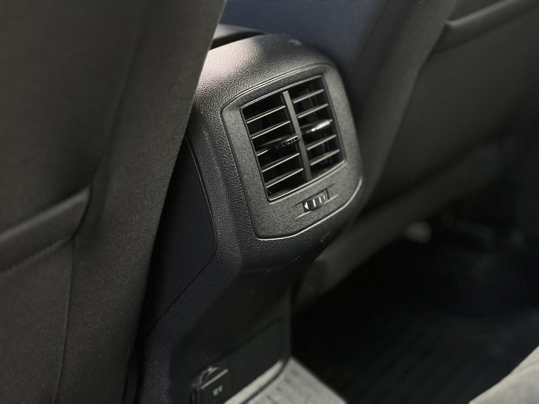 VOLKSWAGEN T-ROC 1.5 TSI ACT Style DSG 140e km. M.-o.i. távolságtartó. sávtartó. navigáció. ülésfűtés. CARPLAY!