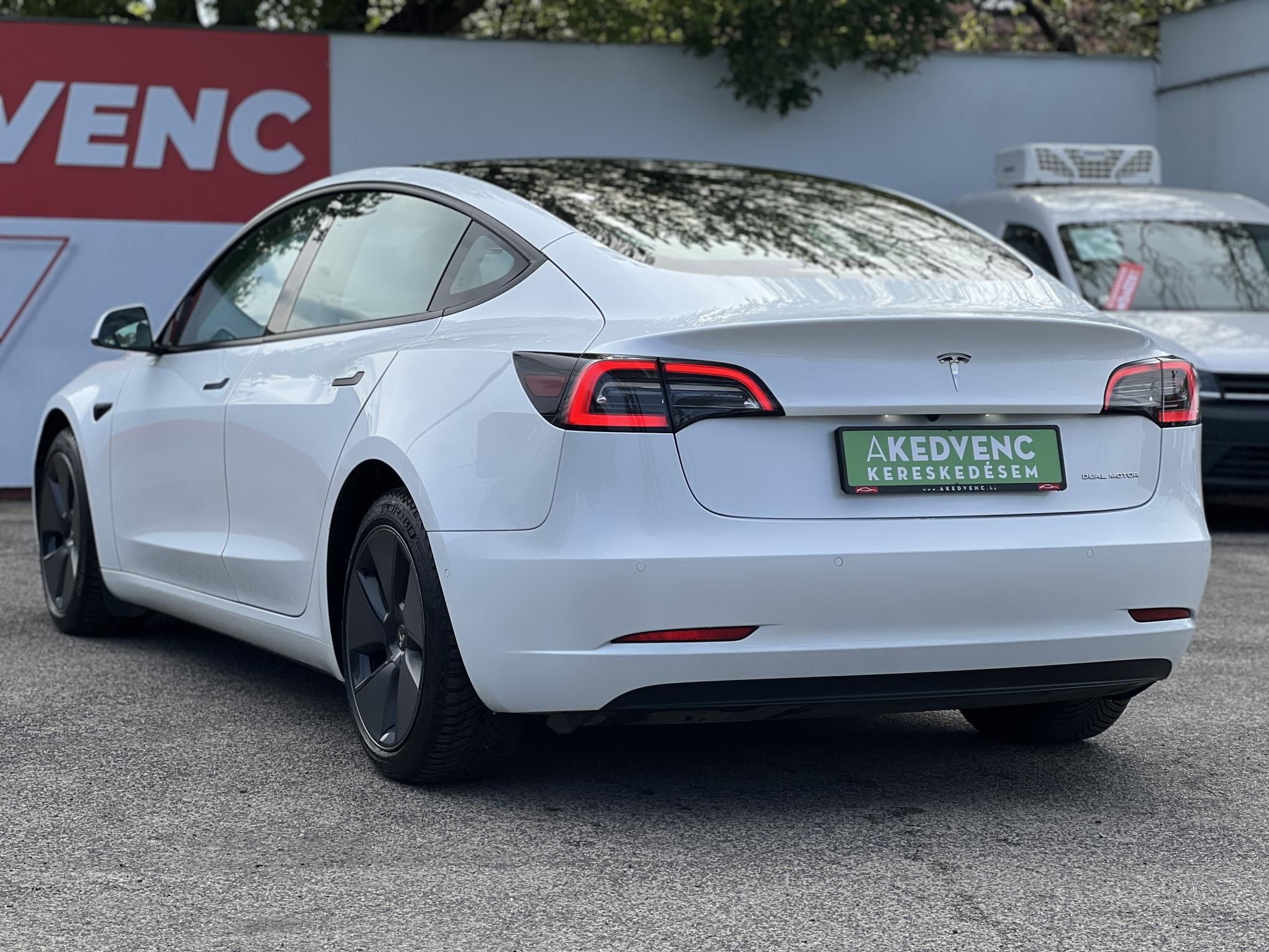 TESLA MODEL 3 Long Range AWD (Automata) 63e km. sérülésmentes. mátrix LED. hőszivattyú. premium hifi. FEHÉR BELSŐ!