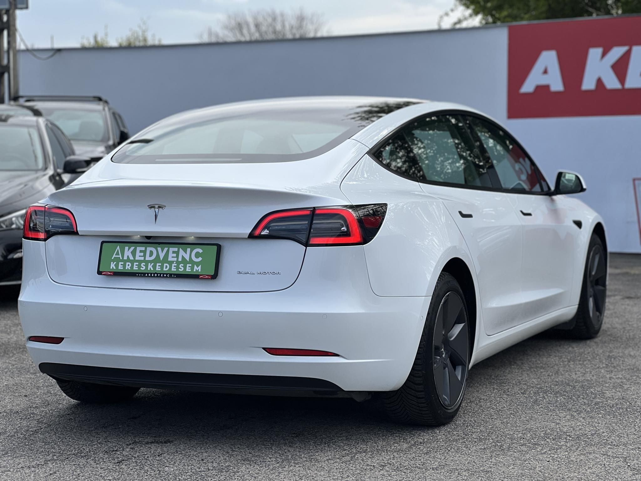 TESLA MODEL 3 Long Range AWD (Automata) 63e km. sérülésmentes. mátrix LED. hőszivattyú. premium hifi. FEHÉR BELSŐ!