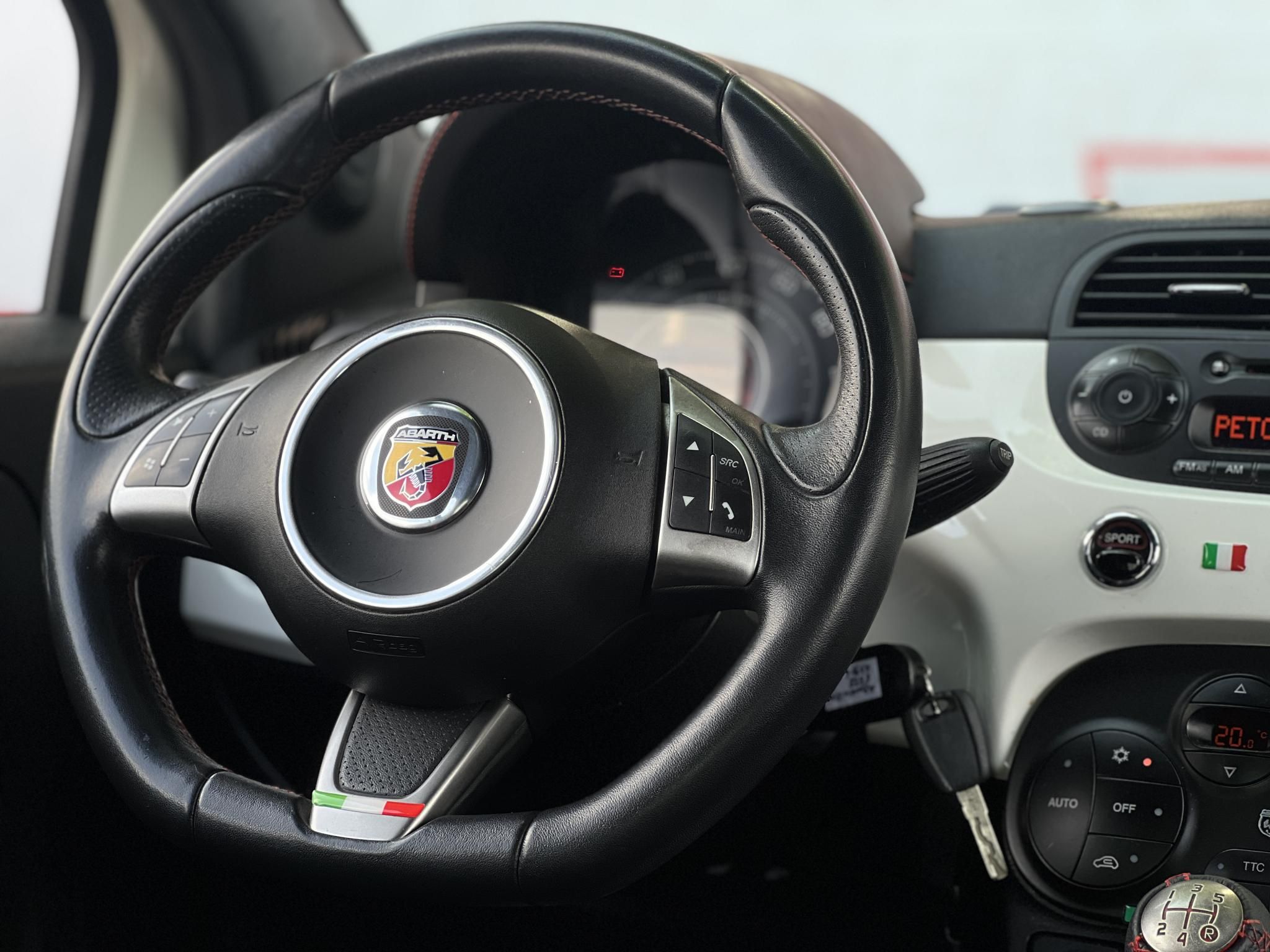 ABARTH 500 1.4 76e km. akrapovic. digitklíma. rendszeresen karbantartott!