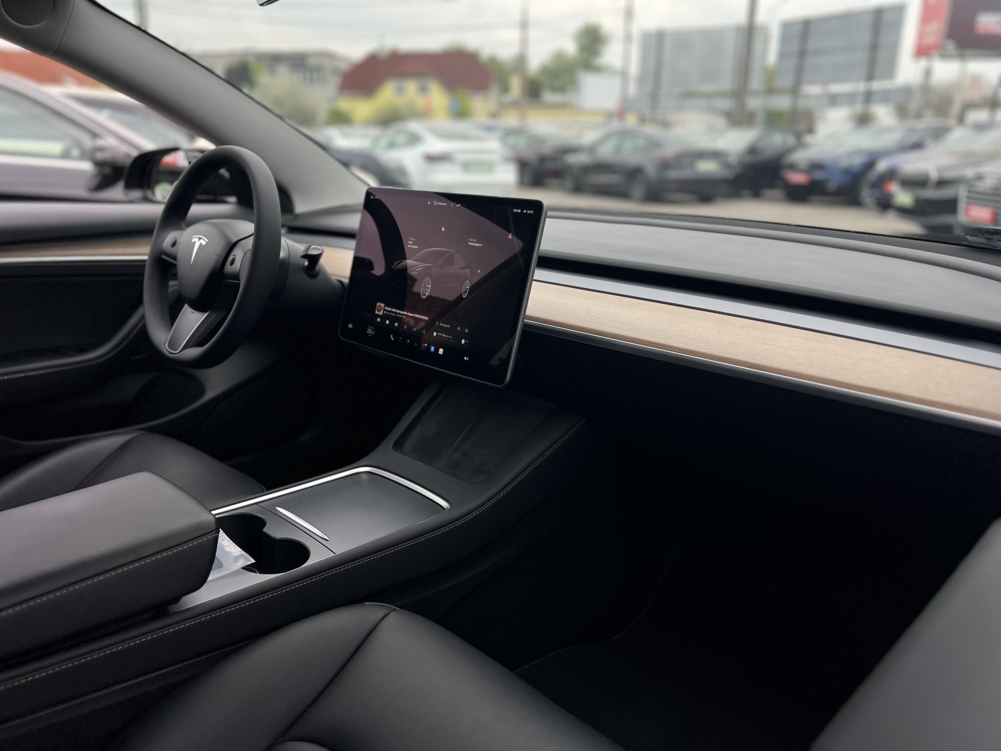 TESLA MODEL 3 RWD (Automata) 36e km. Ryzen. 19 sport felni. 2030-ig gyári garancia!